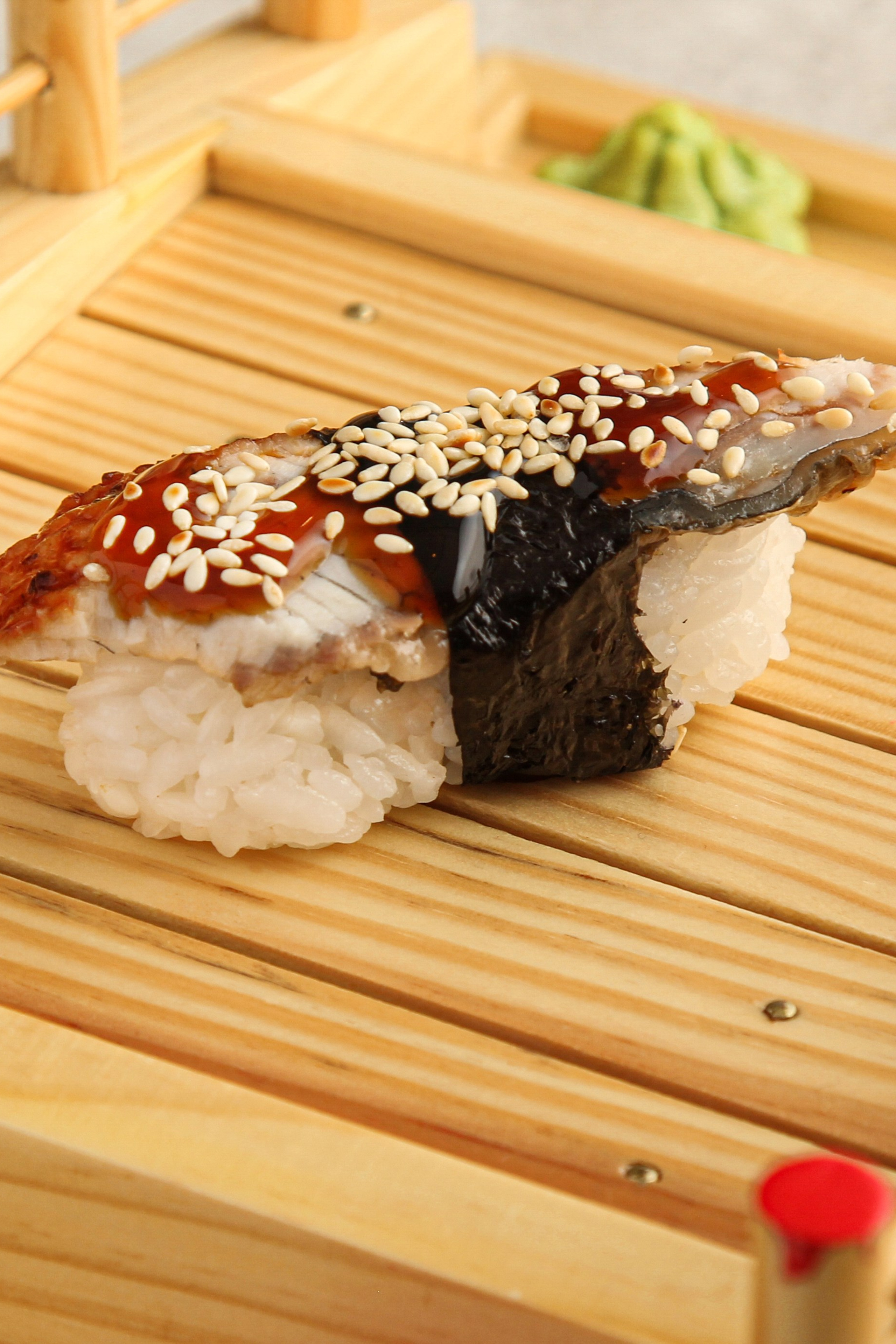 Ролл с угрем - профессиональная фуд-съемка в Санкт-Петербурге