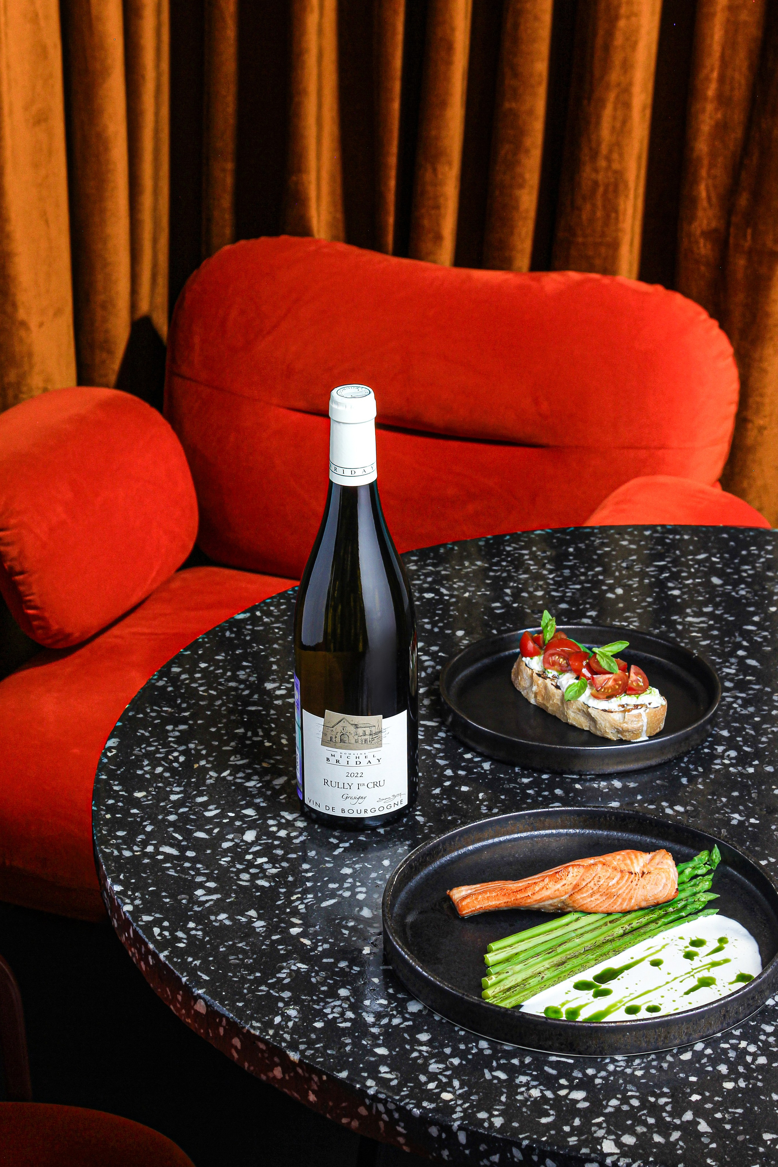 Роскошная рекламная фотография шампанского в стиле лофт | Создание образа премиум-бренда|предметный фотограф СПб