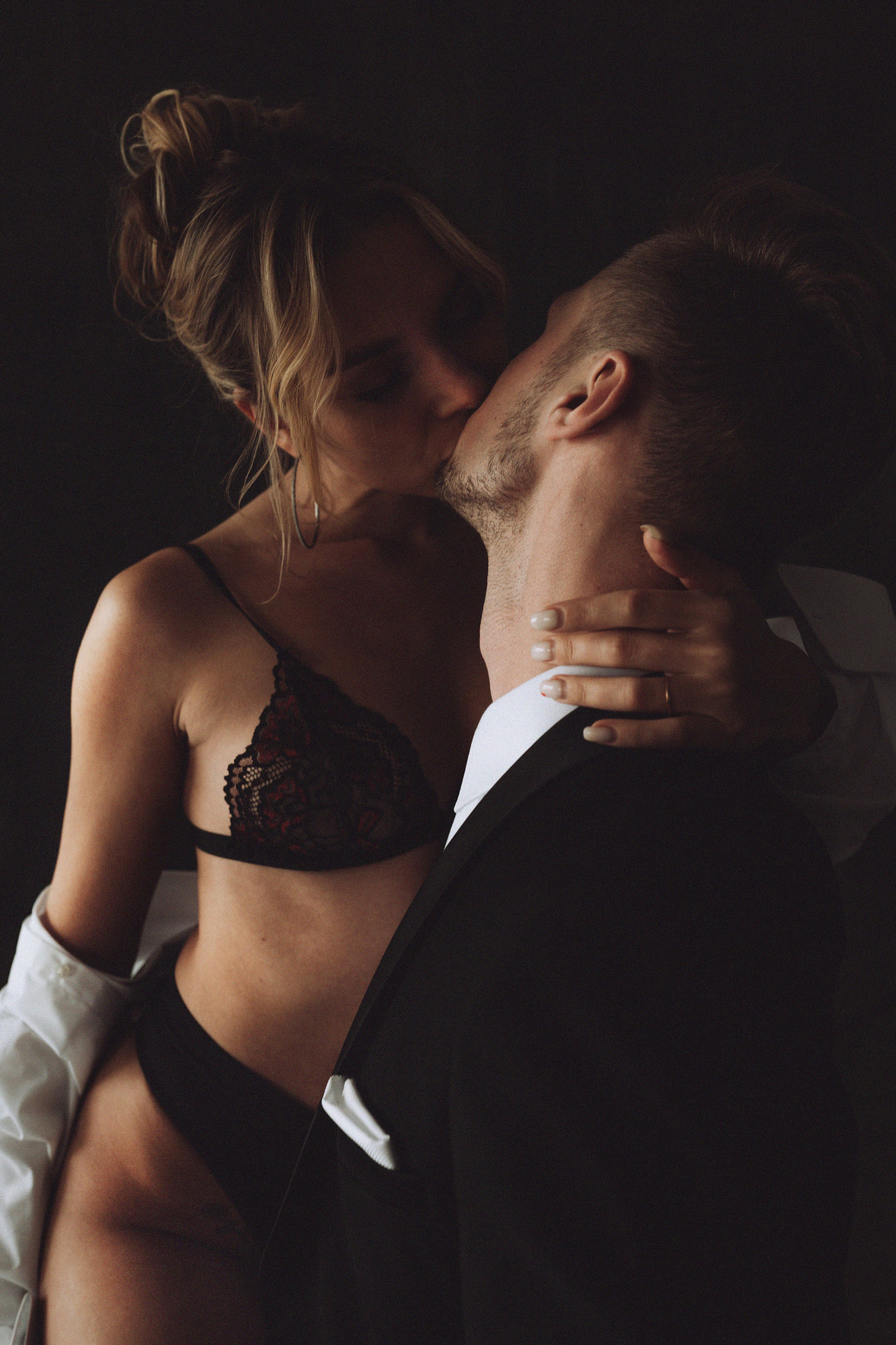 КОГДА ЛЮБЯТ — ВРЕМЯ ПЕРЕСТАЁТ СПЕШИТЬ