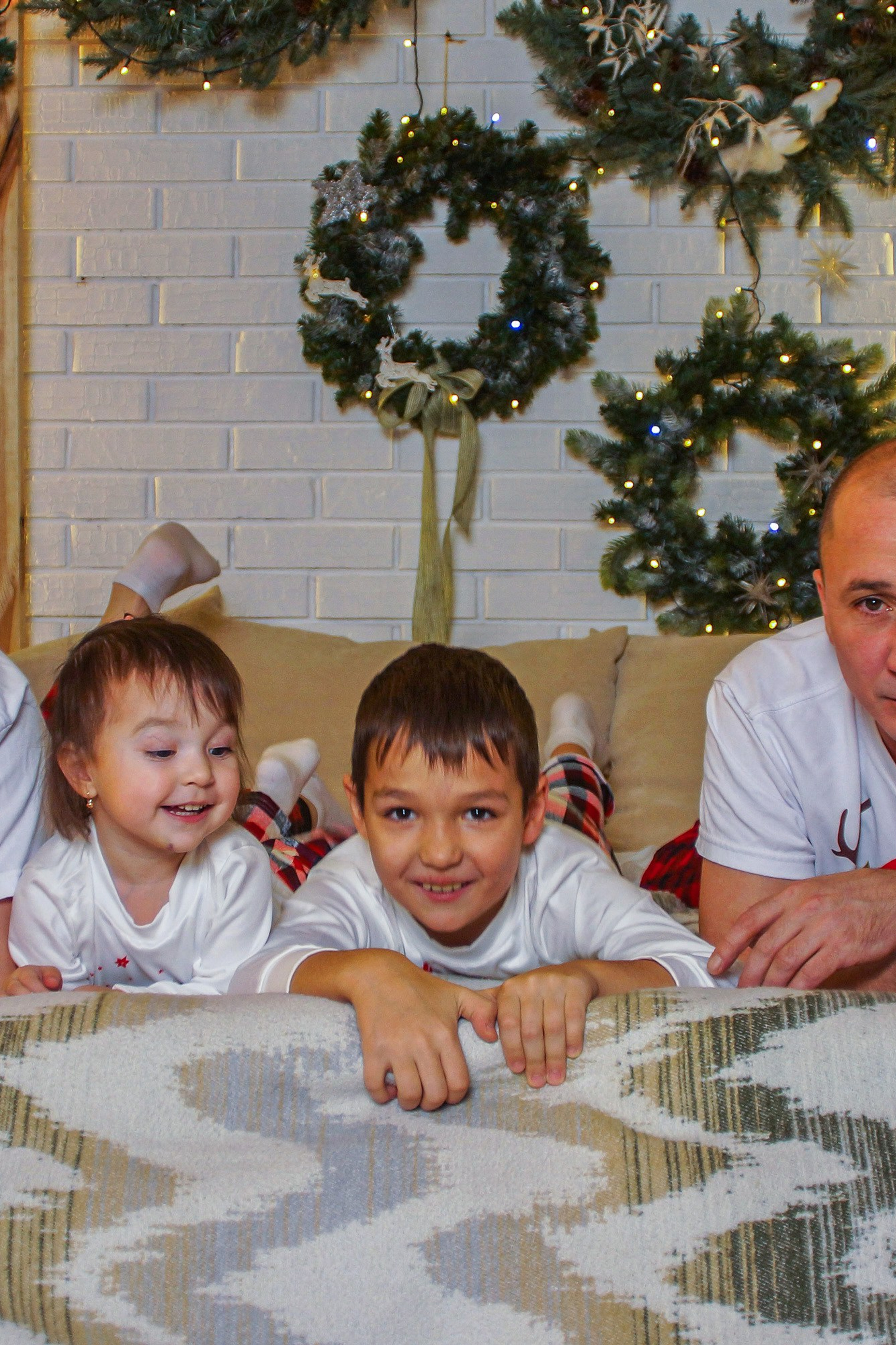 Студия (новогодняя семейная)