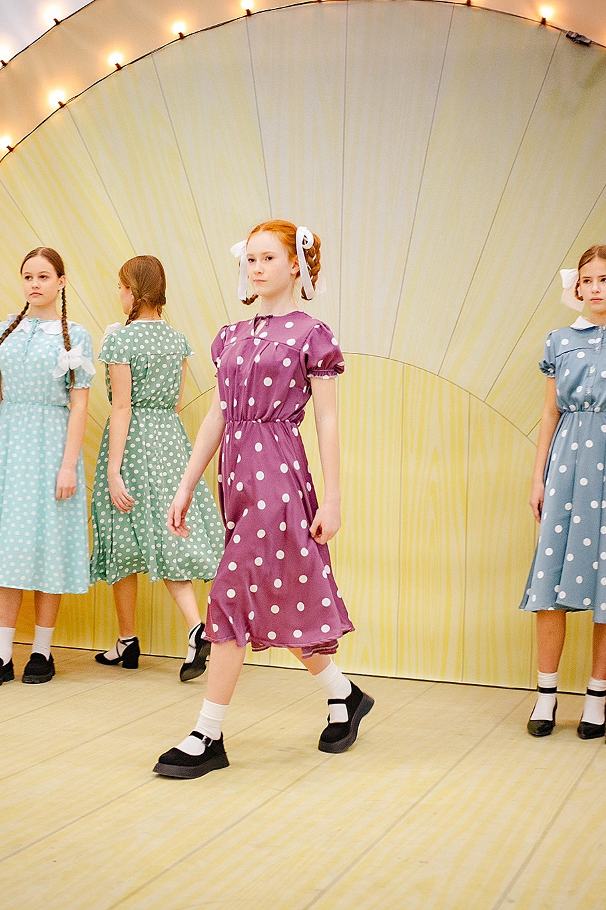 Показ моды 40х лет. Православная ярмарка 2025