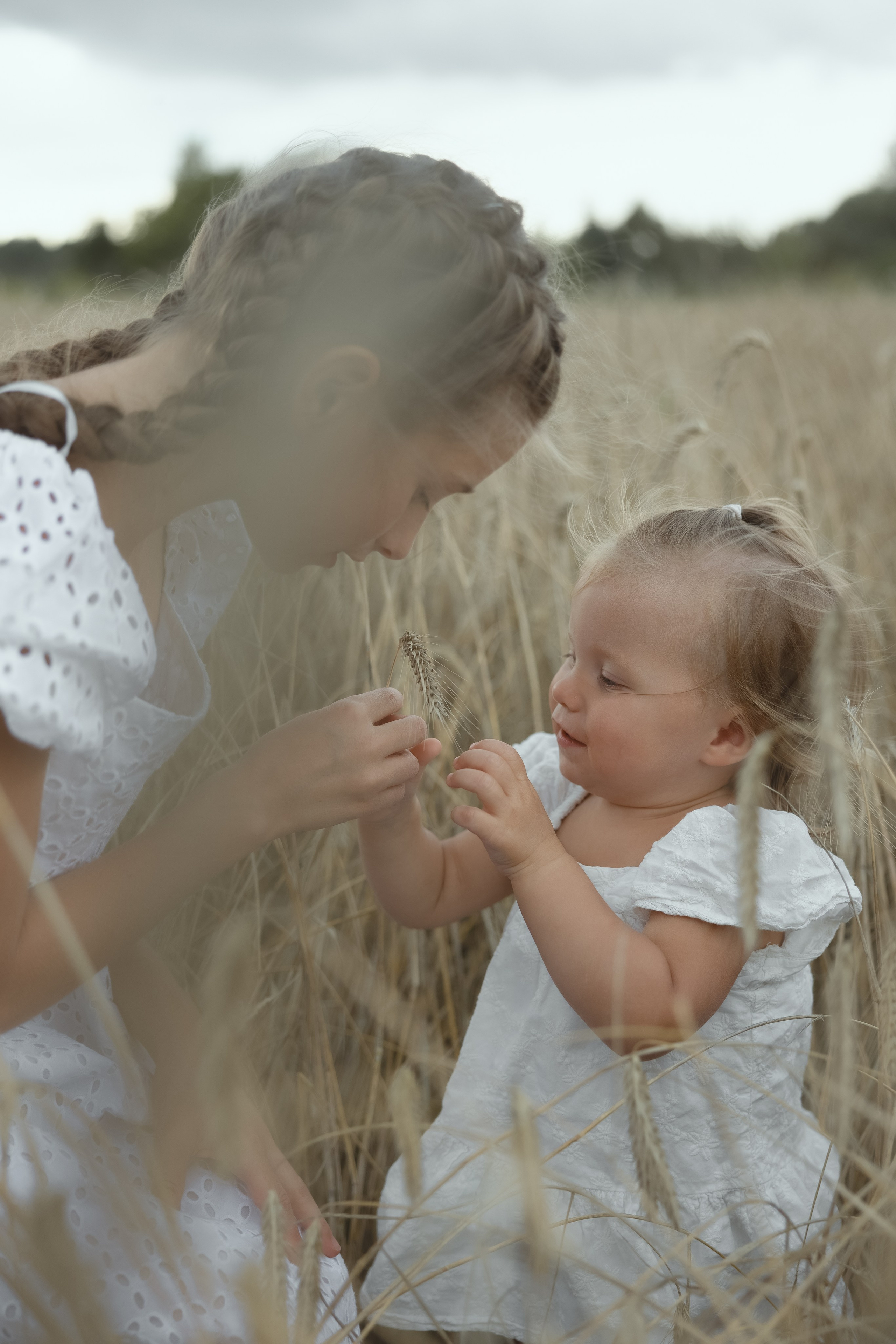 Девочки в поле