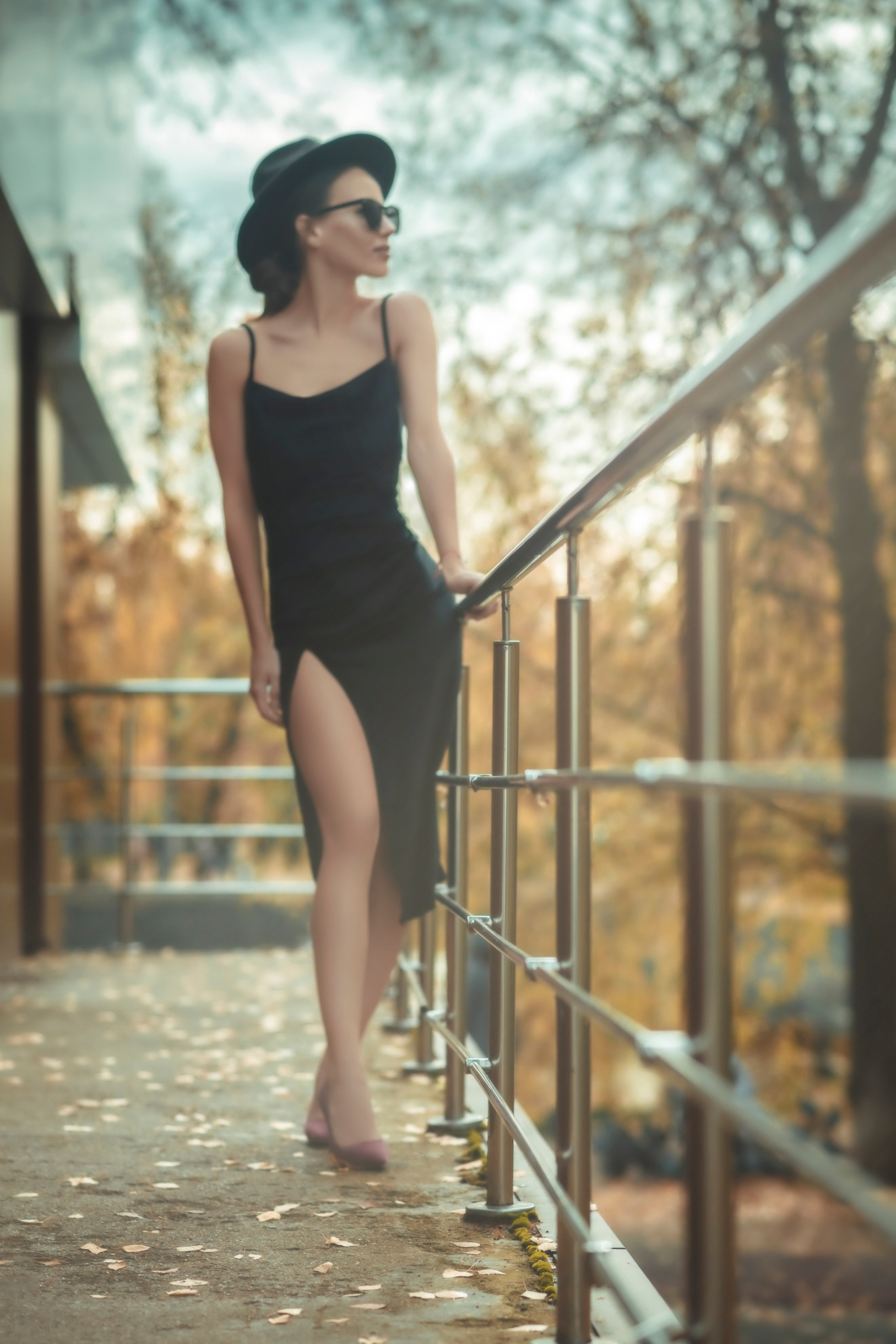 Индивидуальные и семейные фотопрогулки по городу, love story, lifestyle, женские, мужские, fashion и urban-style съемки. Локации: парки, набережные, современная архитектура, старые улицы Казани. Также: вечерние кинокадры, репортажные съемки и съемки дома. Профессиональный фотограф в г. Казани Садег Азарми, +79172284430