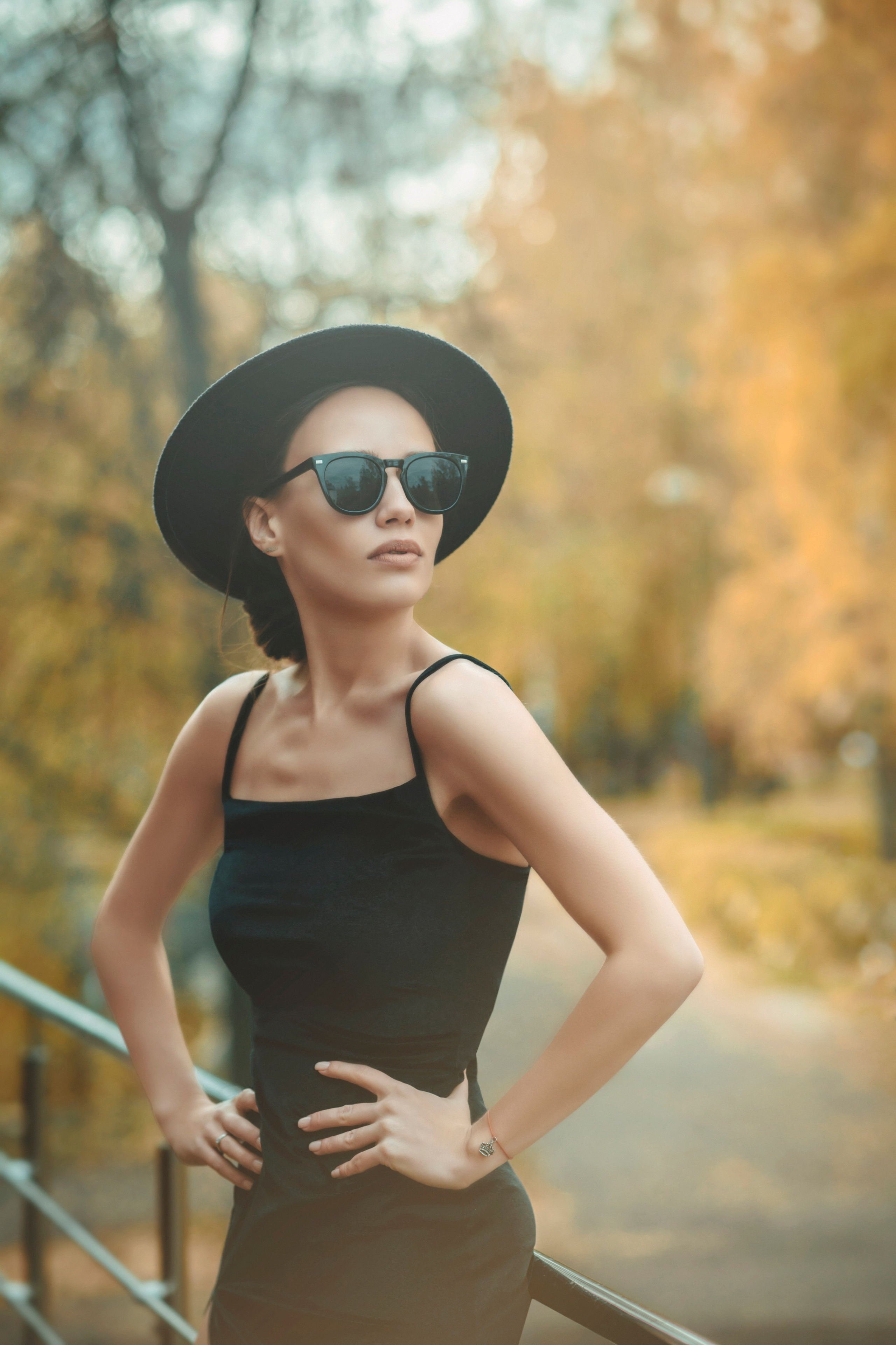 Индивидуальные и семейные фотопрогулки по городу, love story, lifestyle, женские, мужские, fashion и urban-style съемки. Локации: парки, набережные, современная архитектура, старые улицы Казани. Также: вечерние кинокадры, репортажные съемки и съемки дома. Профессиональный фотограф в г. Казани Садег Азарми, +79172284430