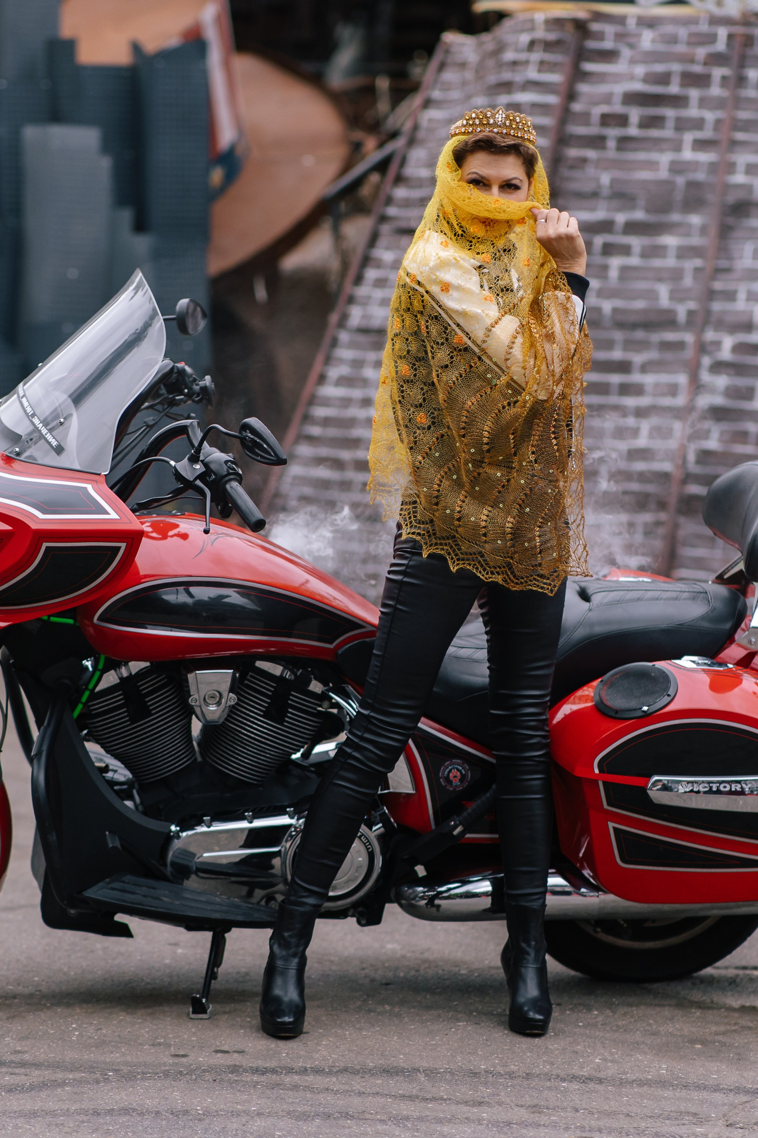 Фотосессия «Танцы с волками» в байк центре Ночных волков