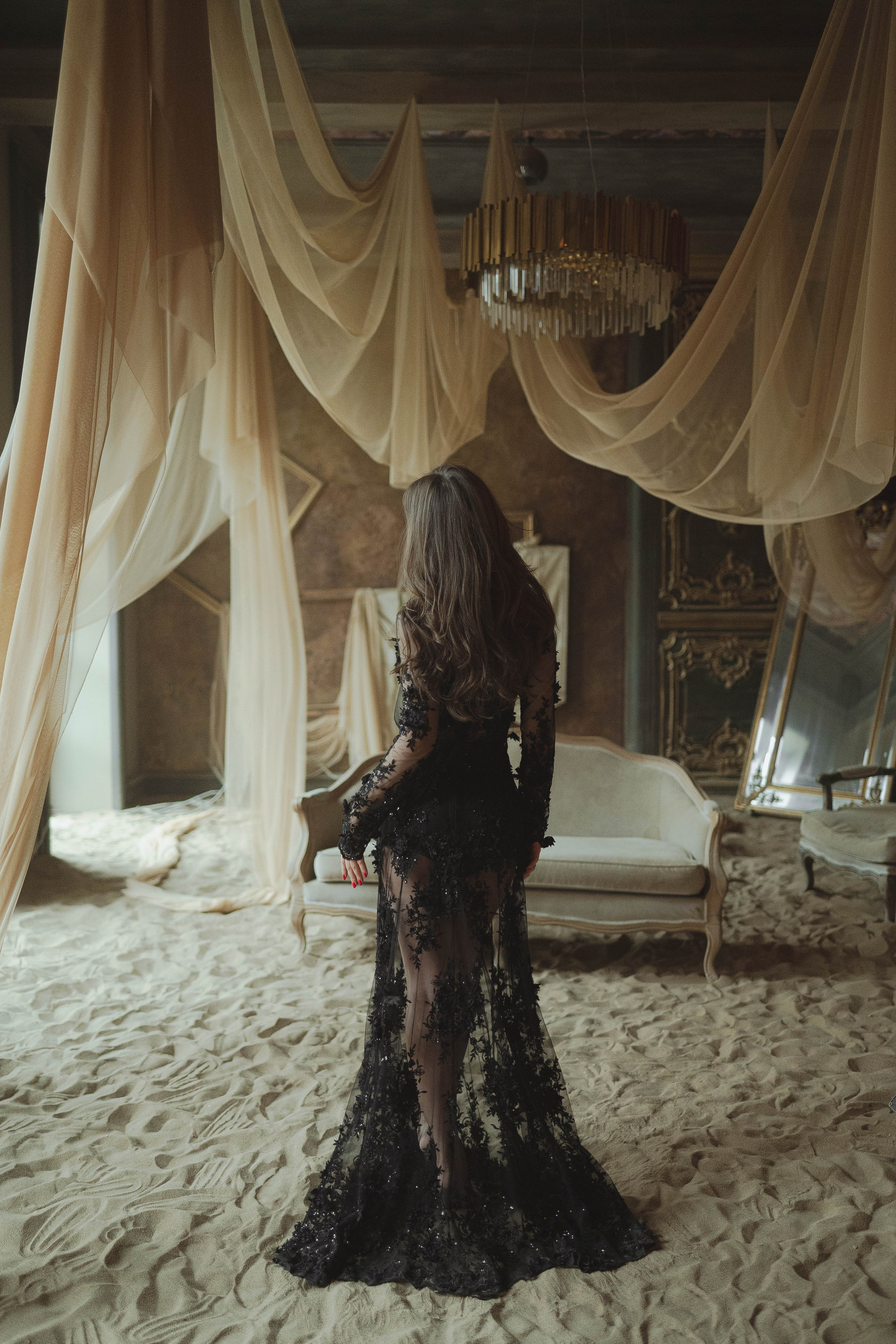 Фотостудия с песком и полотнами ткани