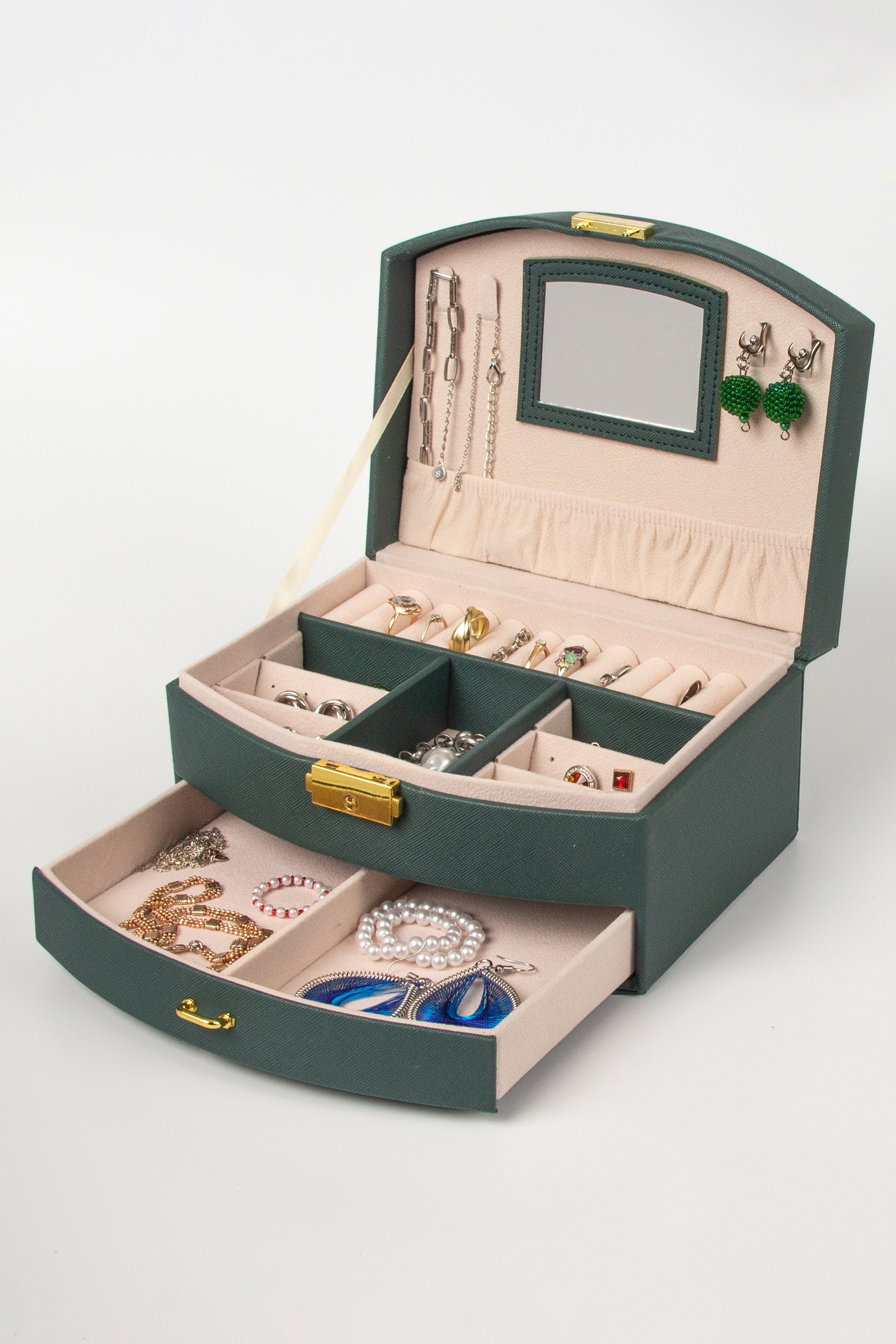 Шкатулка на белом