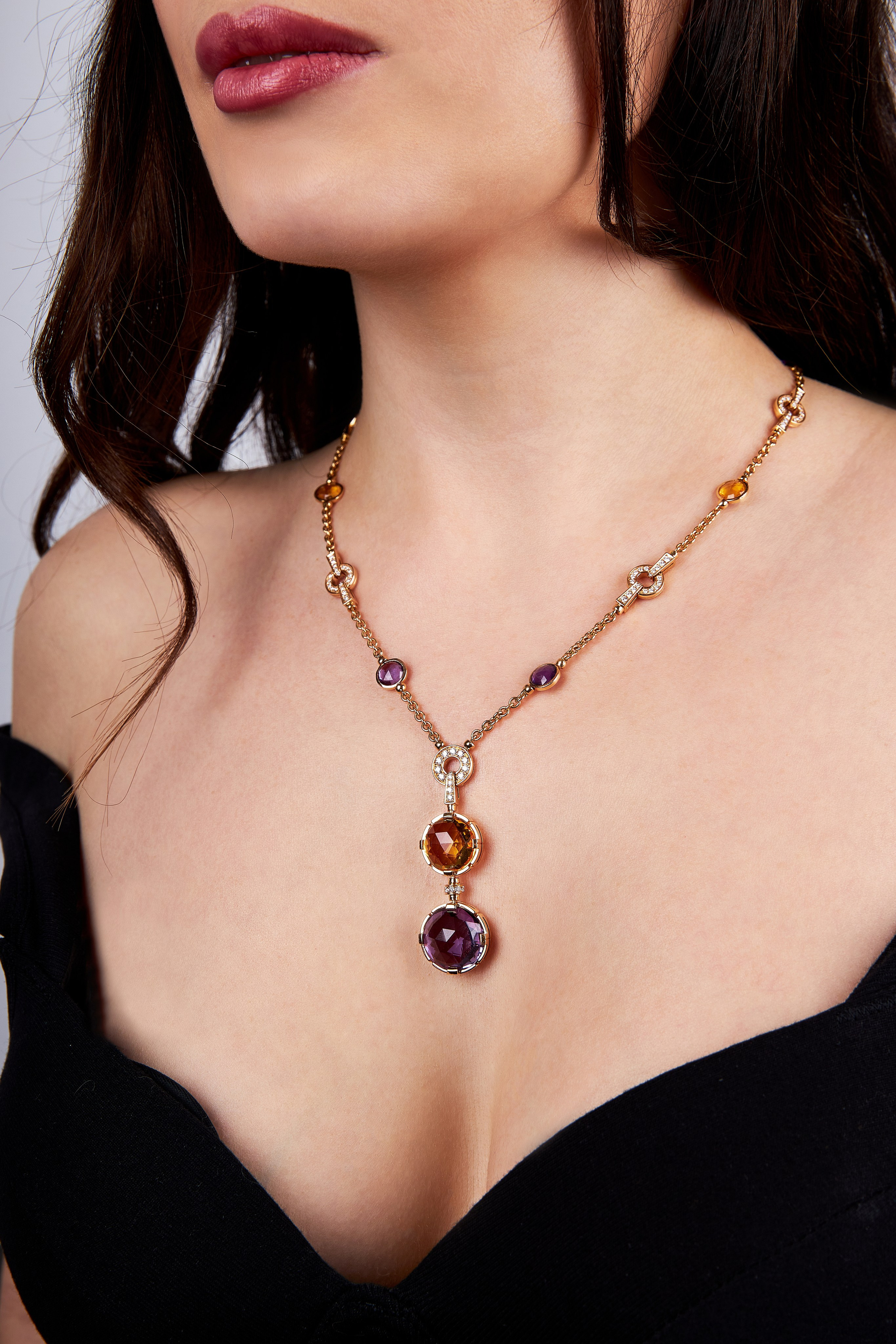 Съемка ювелирных изделий на модели