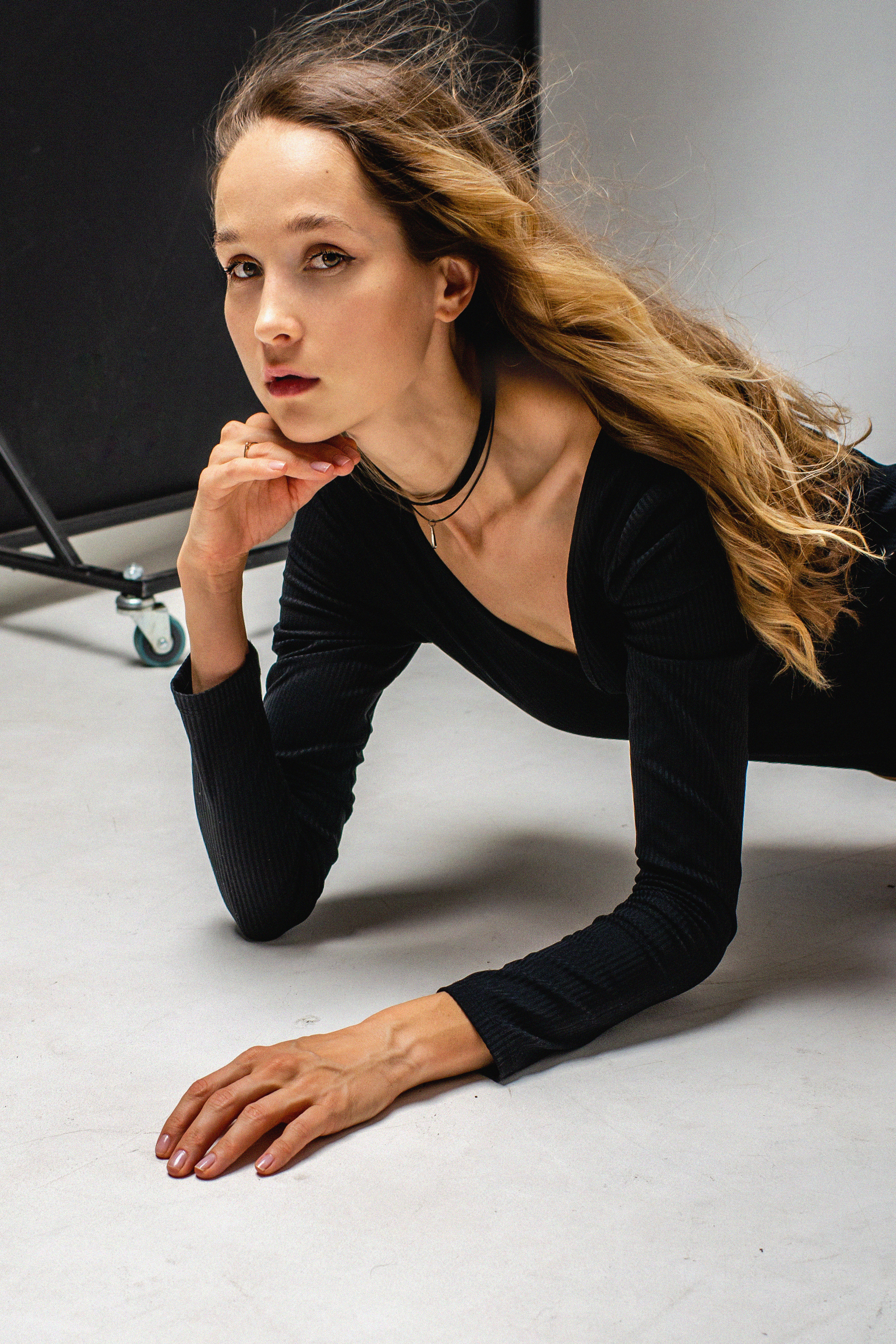 Maria in studio -minimalism