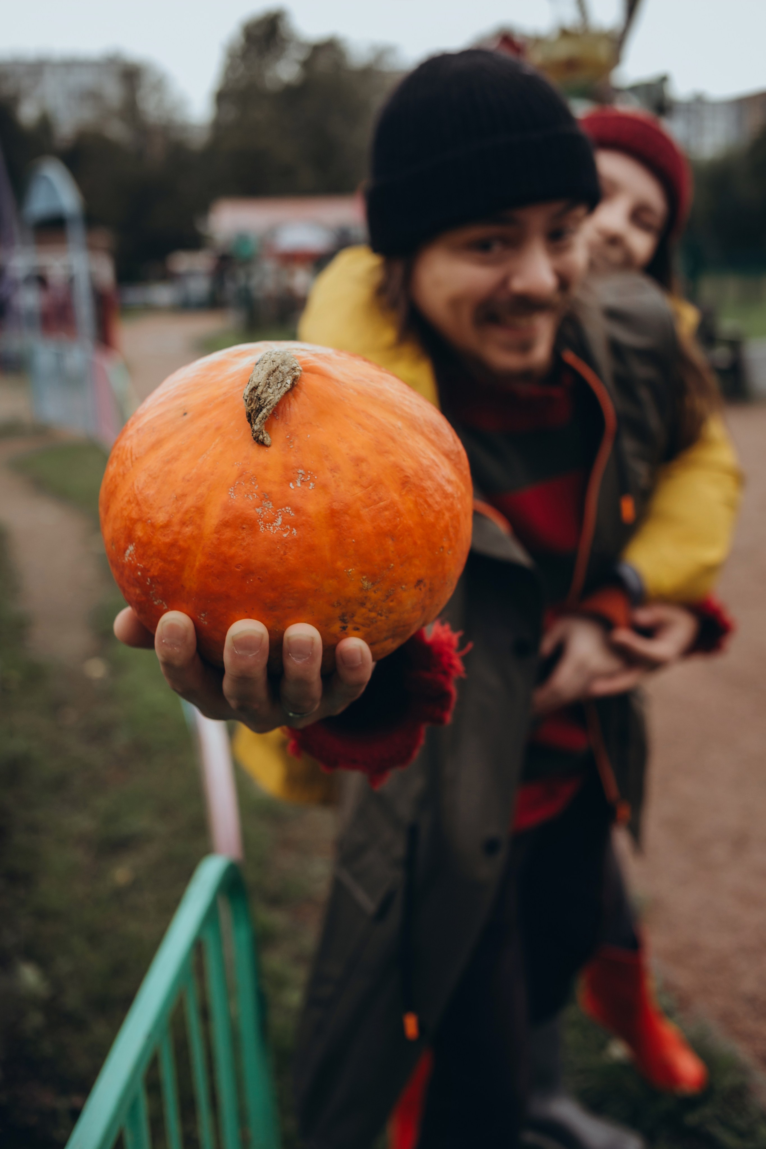 Алеся и Сережа. Love story в парке аттракционов. Женский и семейный фотограф в Санкт-Петербурге Екатерина Симонова