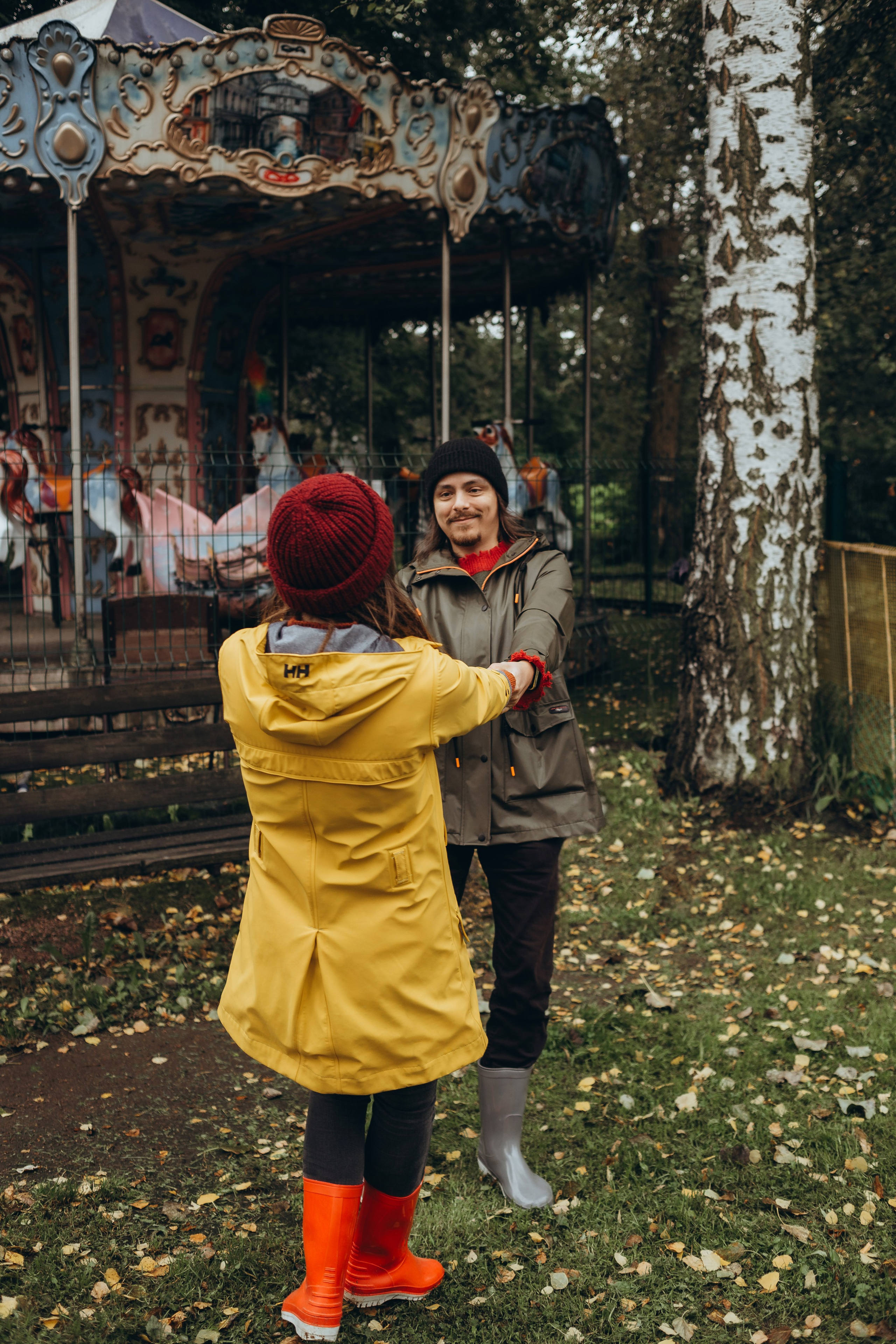 Алеся и Сережа. Love story в парке аттракционов. Женский и семейный фотограф в Санкт-Петербурге Екатерина Симонова