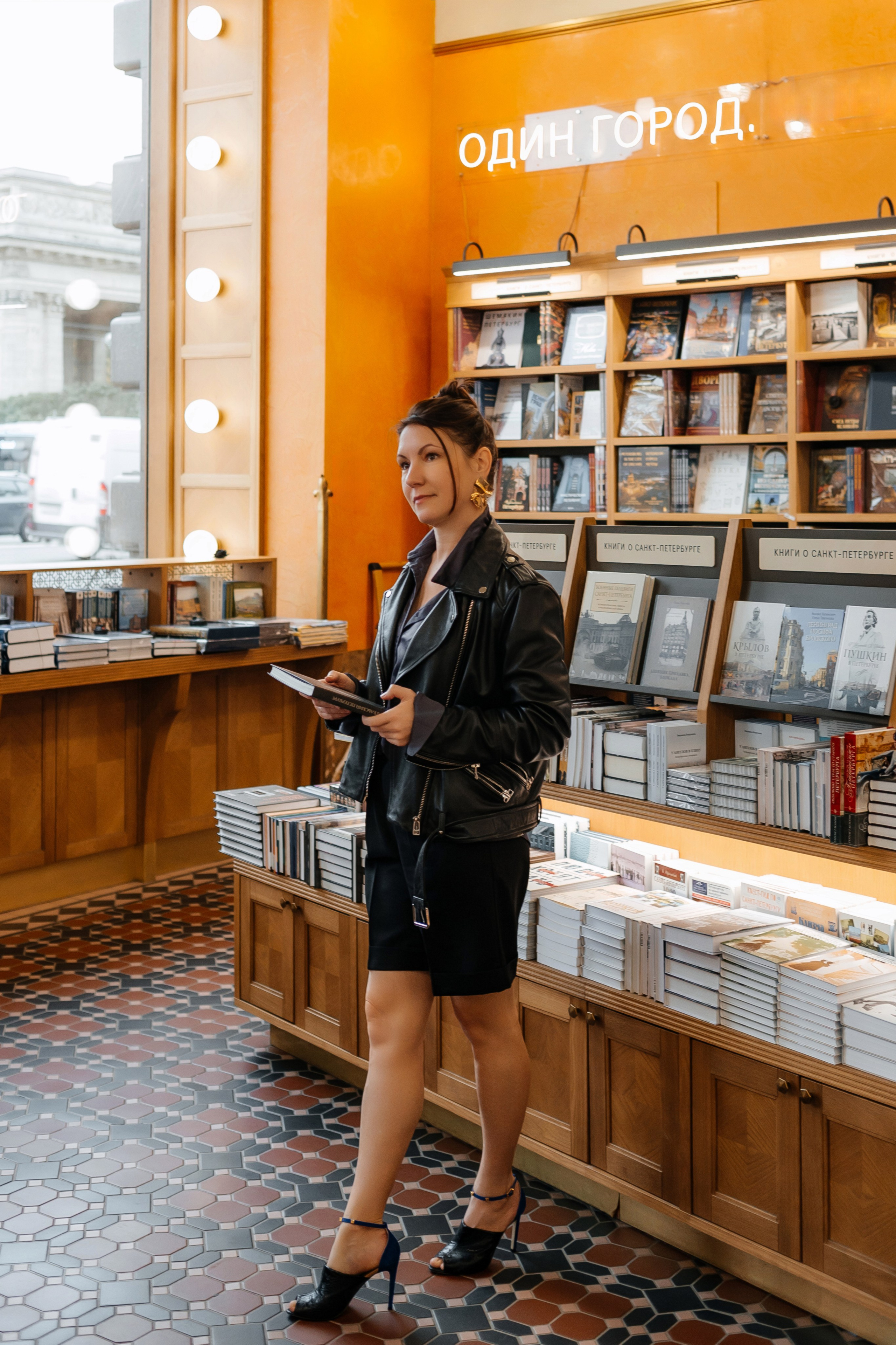 Проект «Индивидуальная фотосессия в Доме книги». Женский и семейный фотограф в Санкт-Петербурге Екатерина Симонова