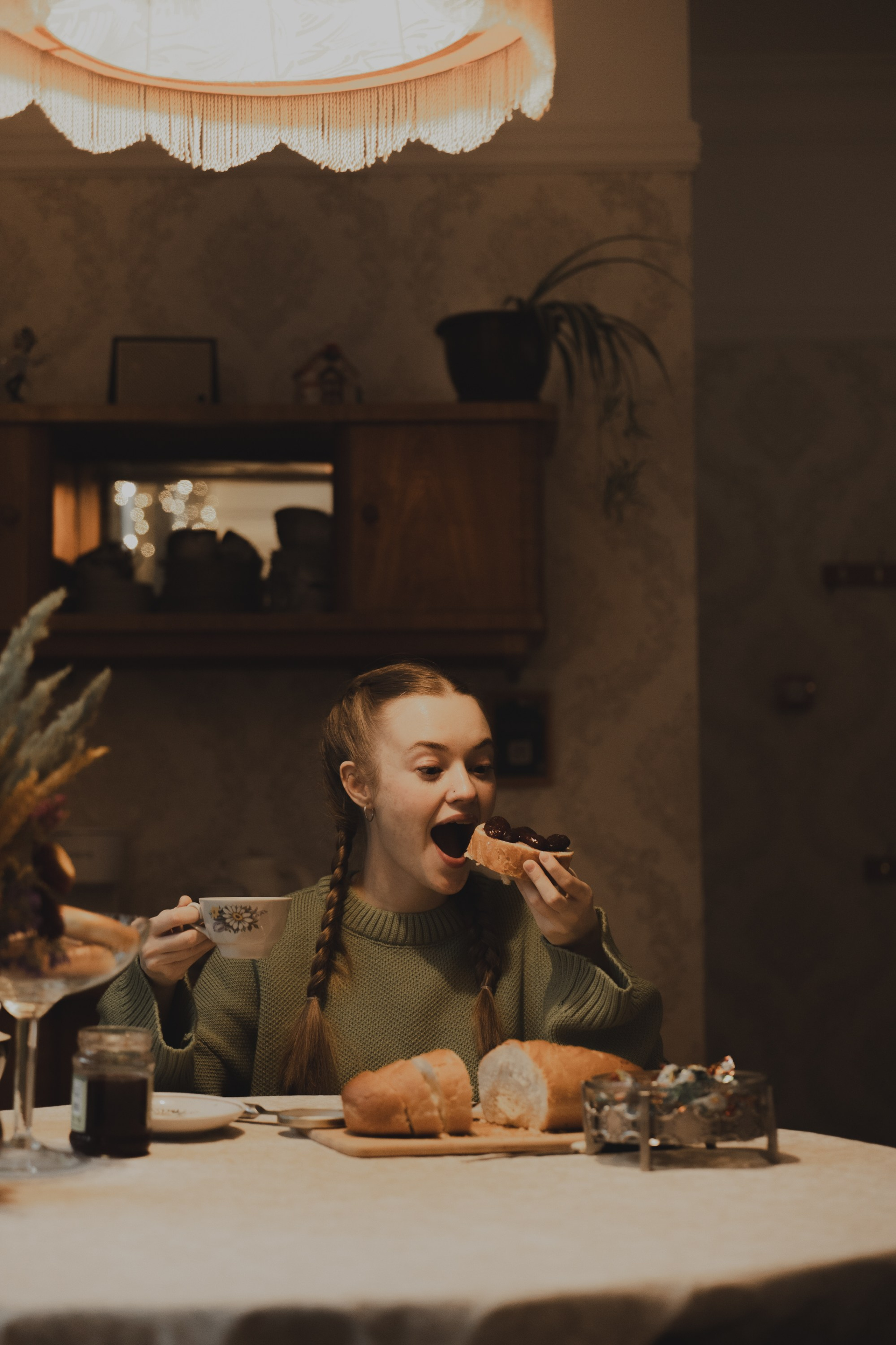 Булочка с вареньем