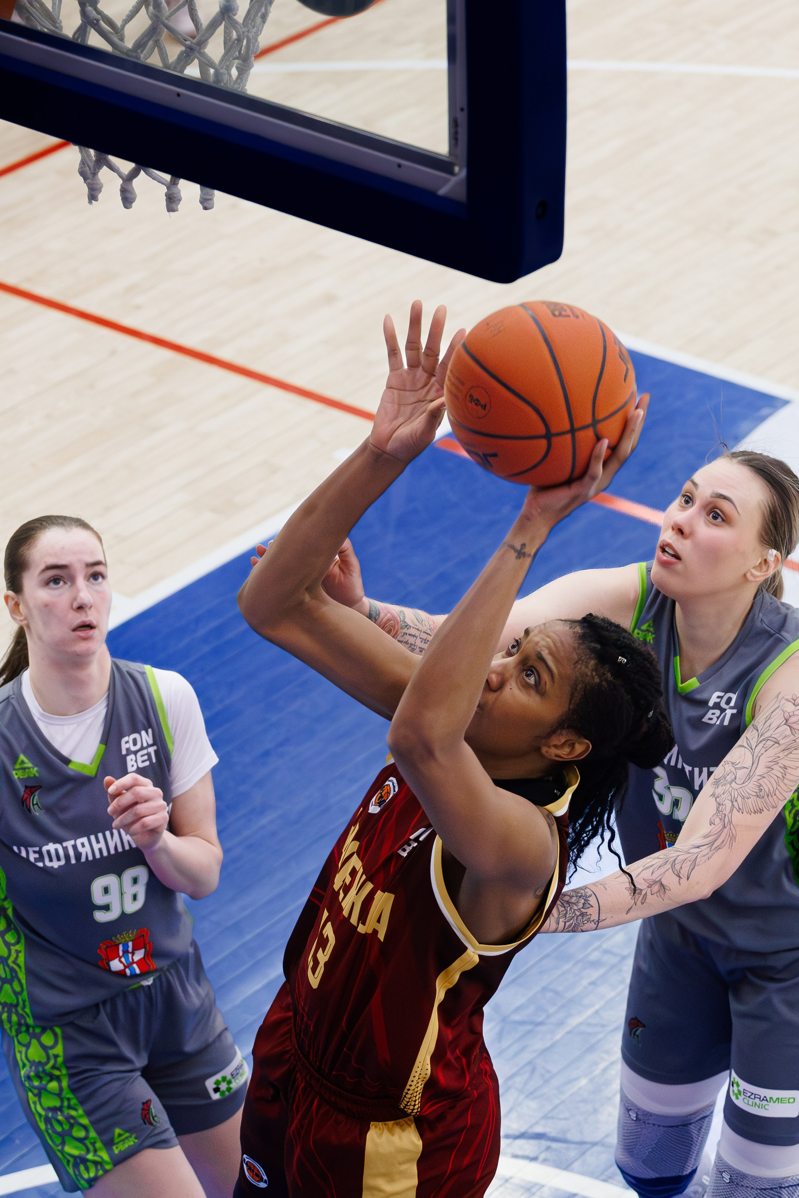 «Нефтяник-Титан» — «Надежда»