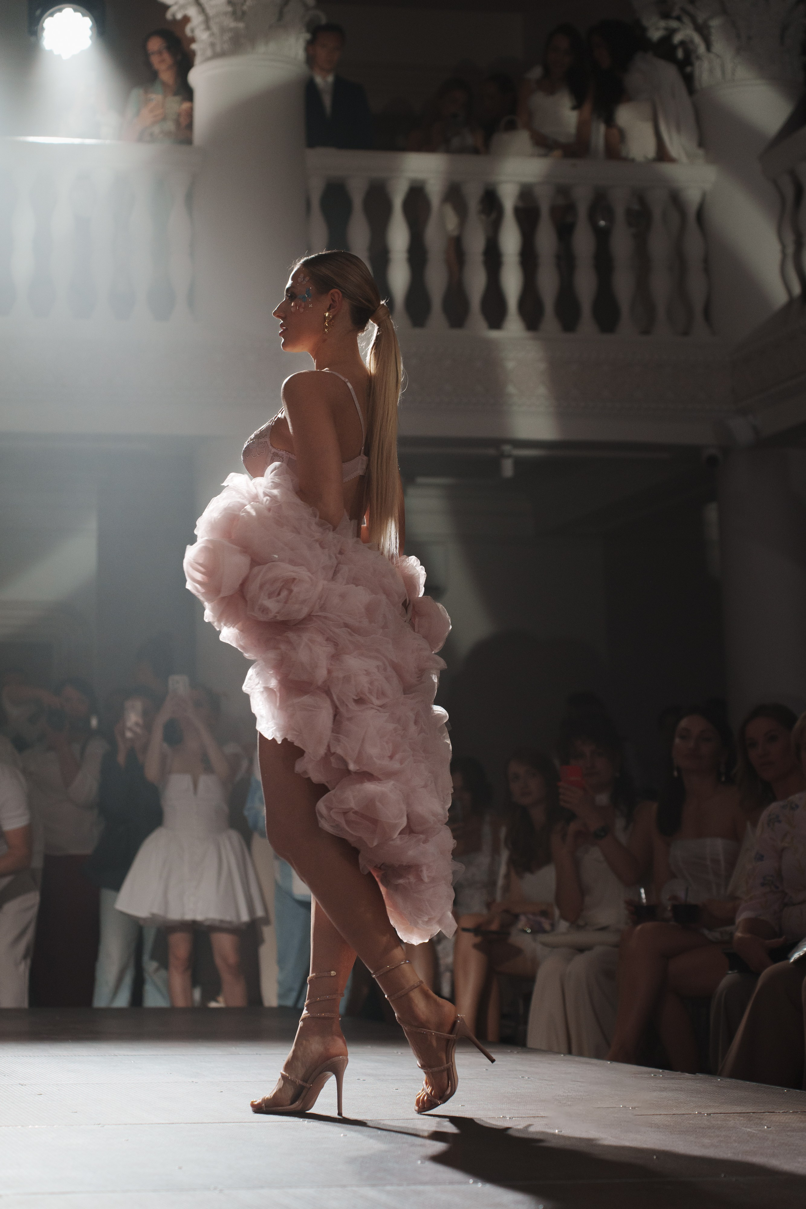 Репортаж |Модный показ Flower Inspiration |