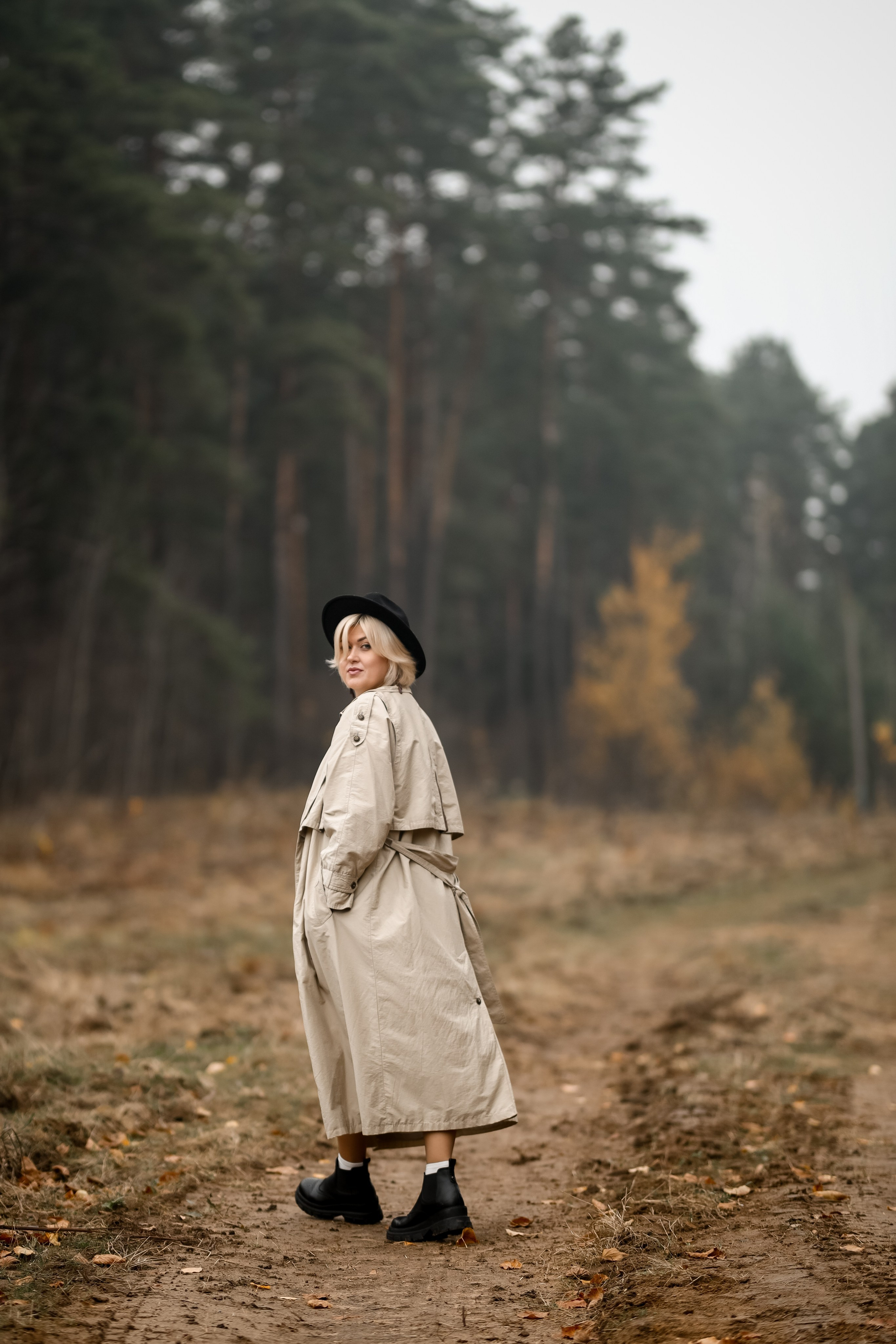 Беремешка Оля в осеннем парке