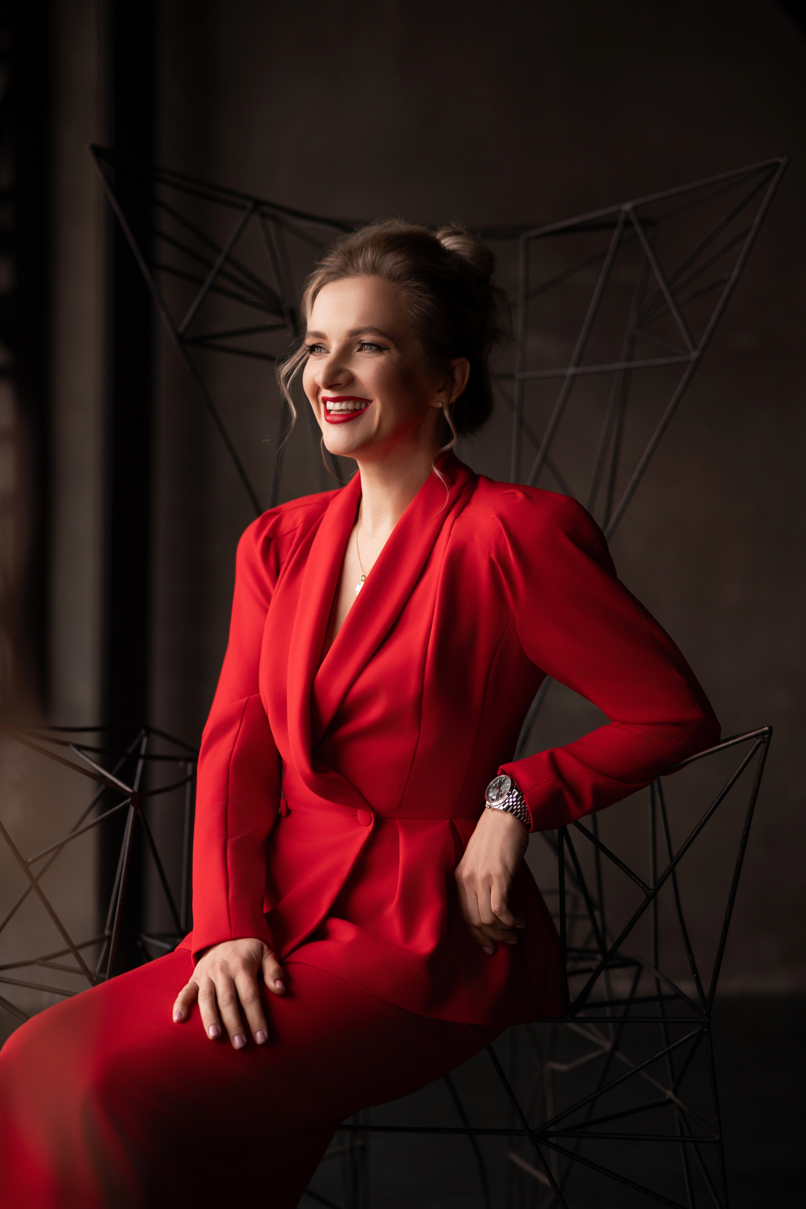 Дарья в старой библиотеке