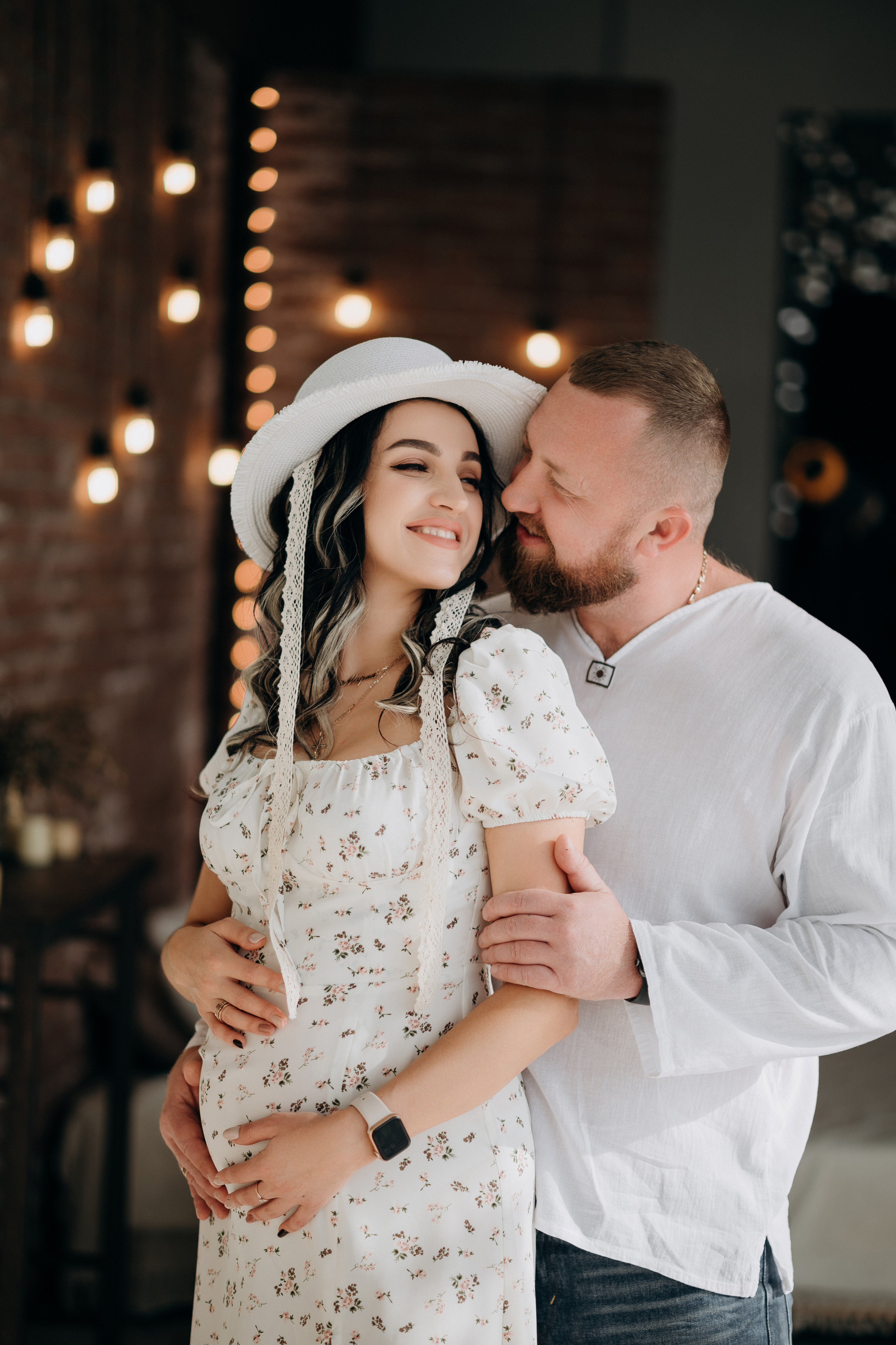 Маша и Саша в ожидании чуда, еще маленький животик