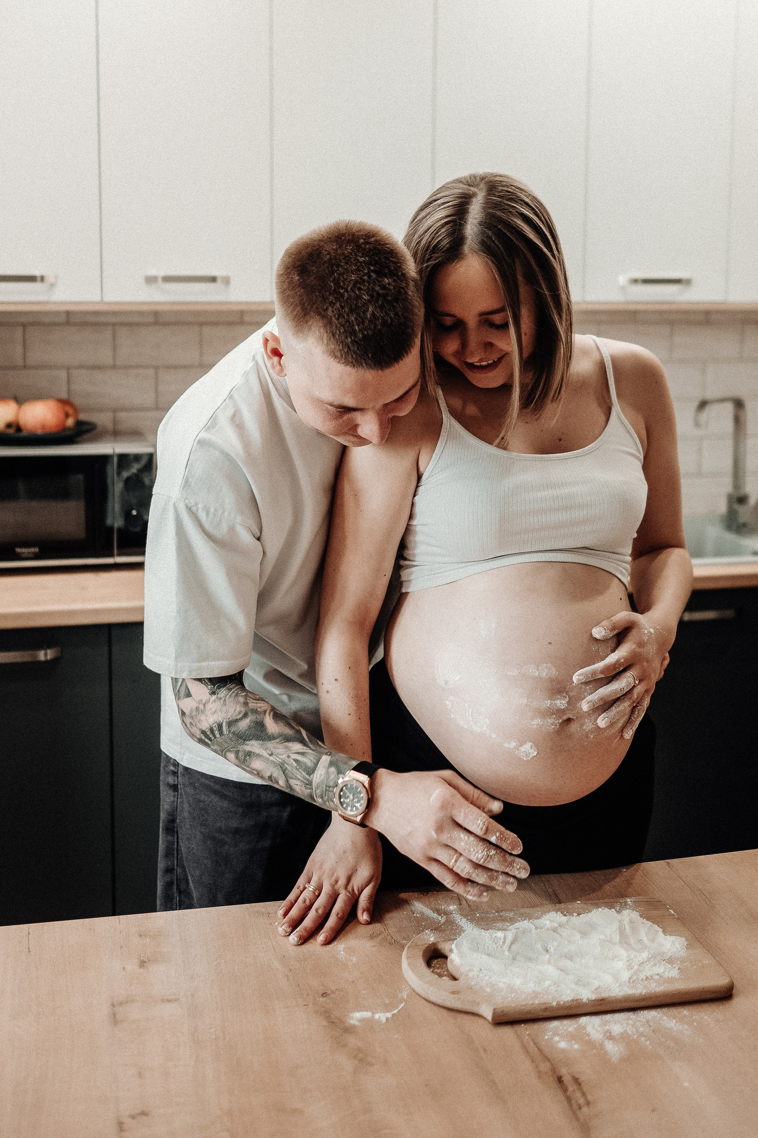 Миша и Ирина в ожидании чуда в домашней обстановке