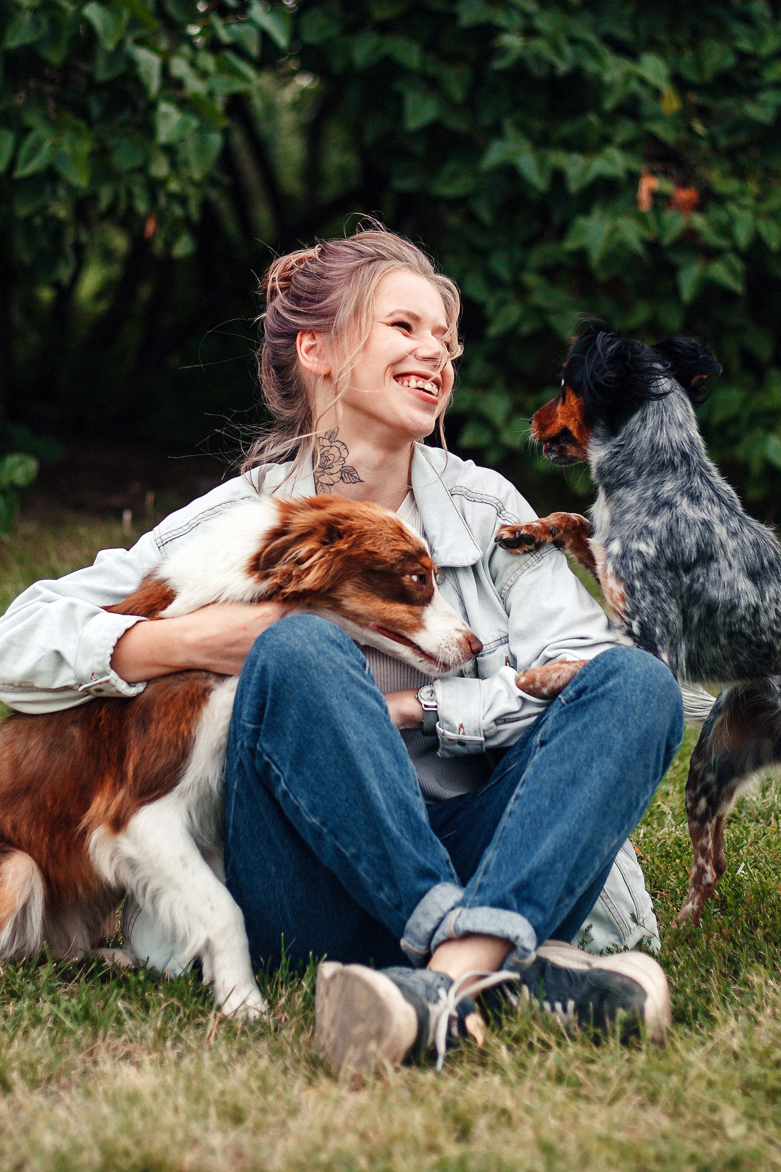 Настя с любимыми собачками