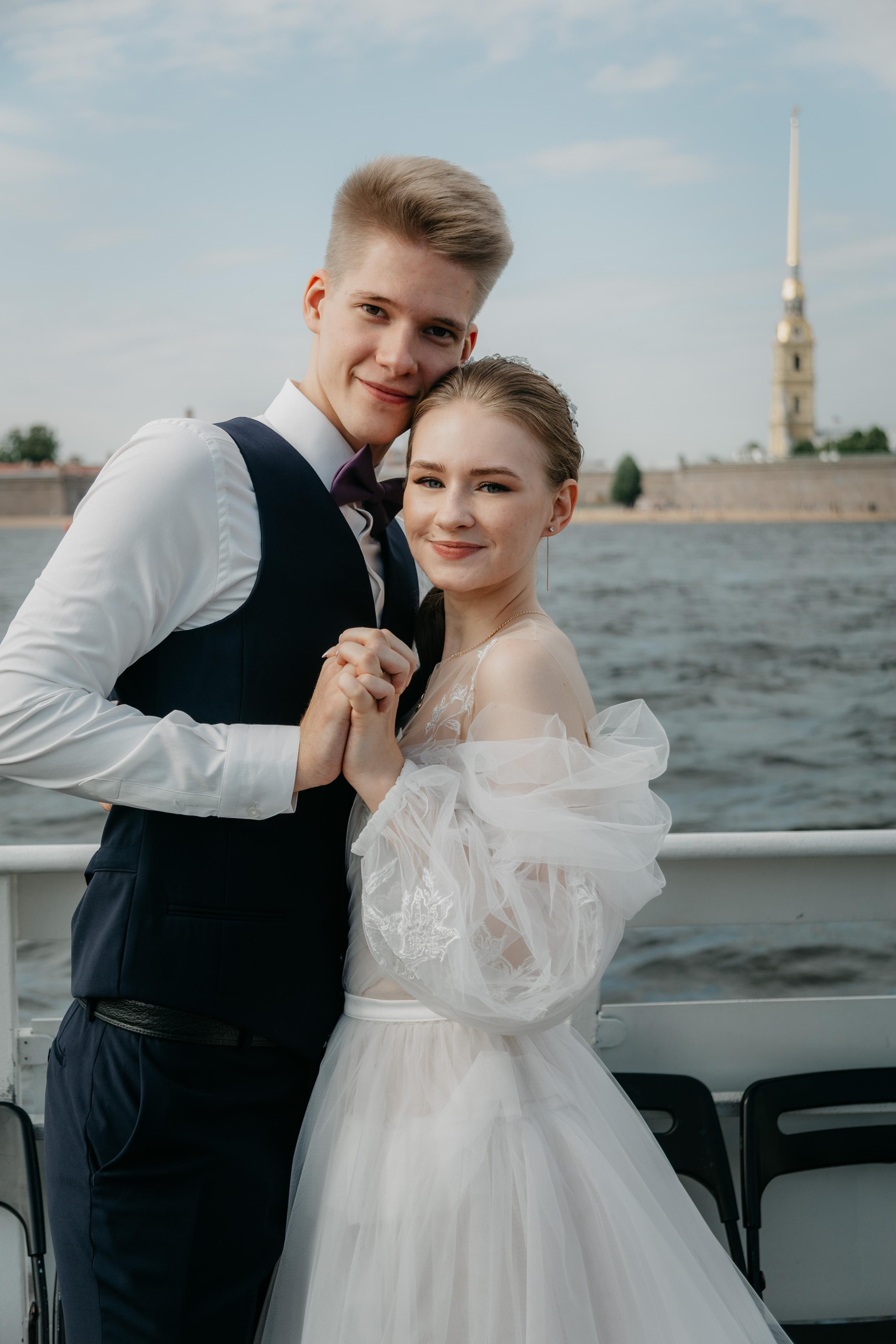 Ульяна и Александр: Первый Дворец, теплоход и банкет.