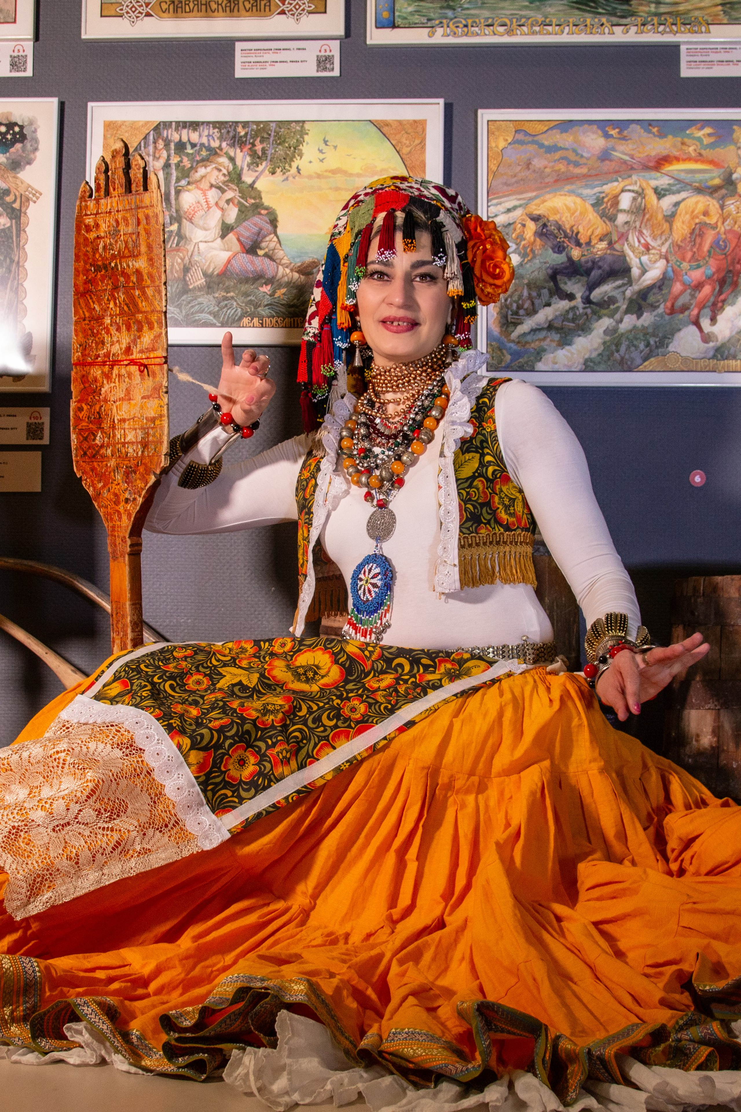 Танец в музее. Музей славянской мифологии. Модель Лана Чернявская.