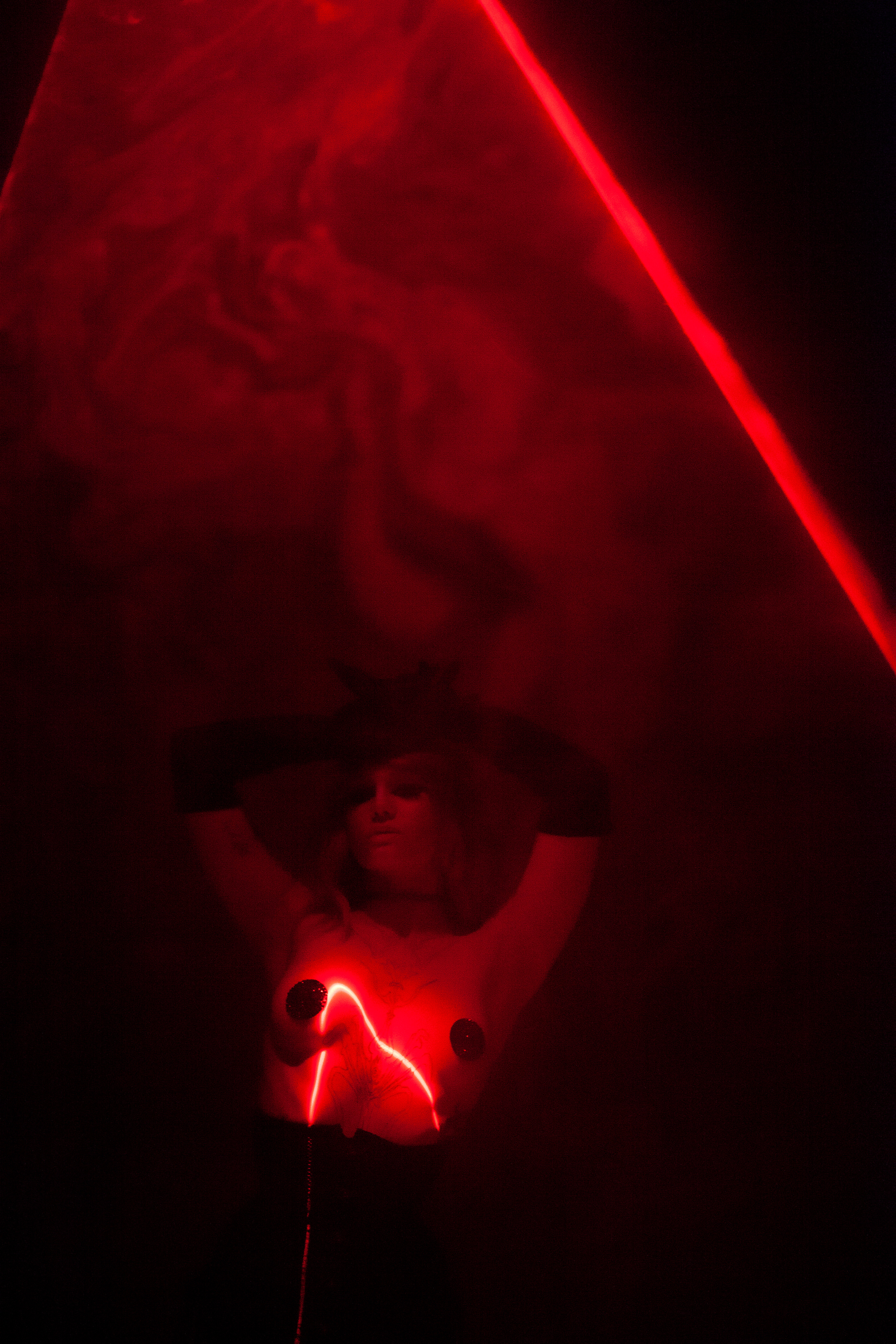 С лазером. Анастасия Майорова фотограф Москва