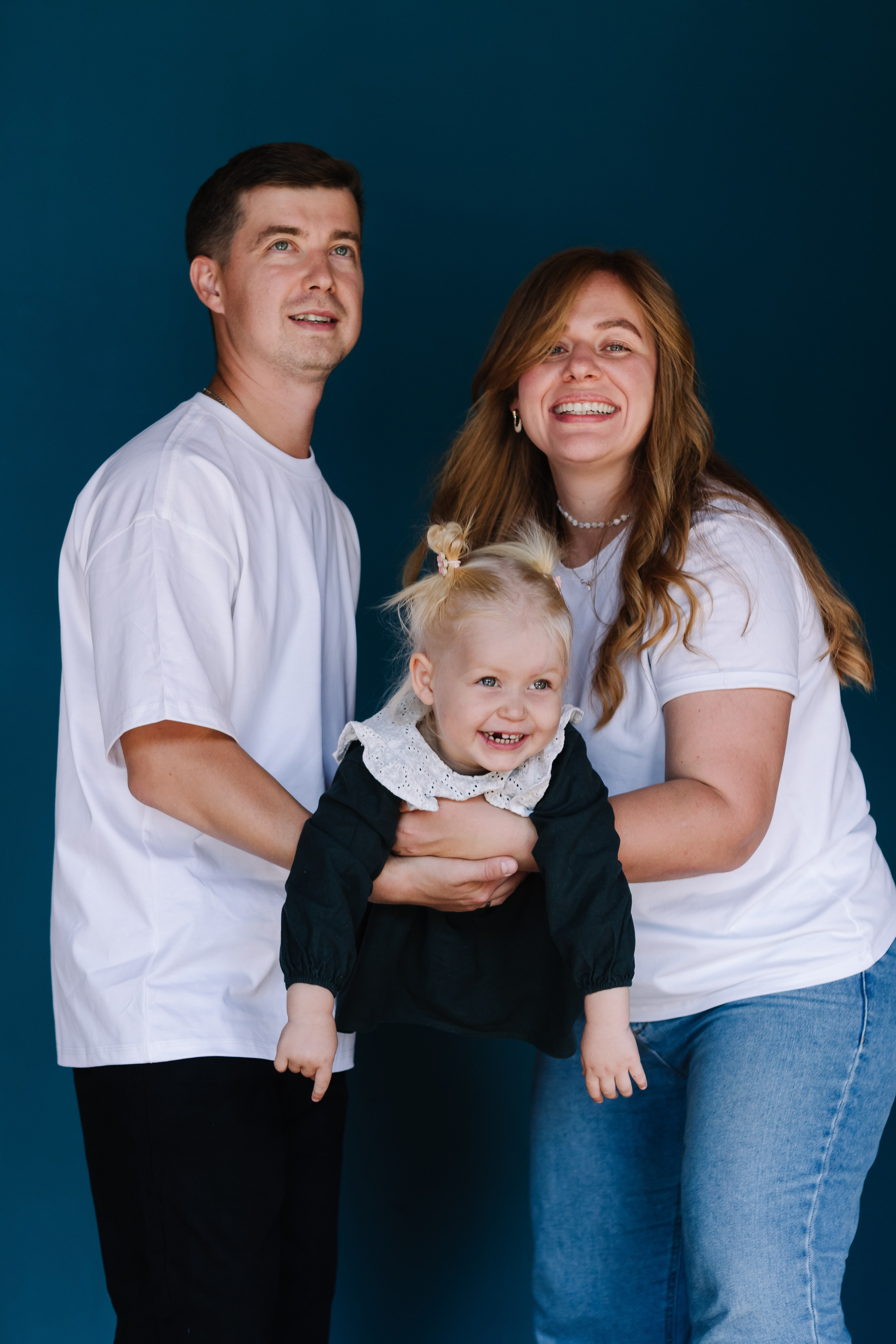 Лена, Антон и Мира