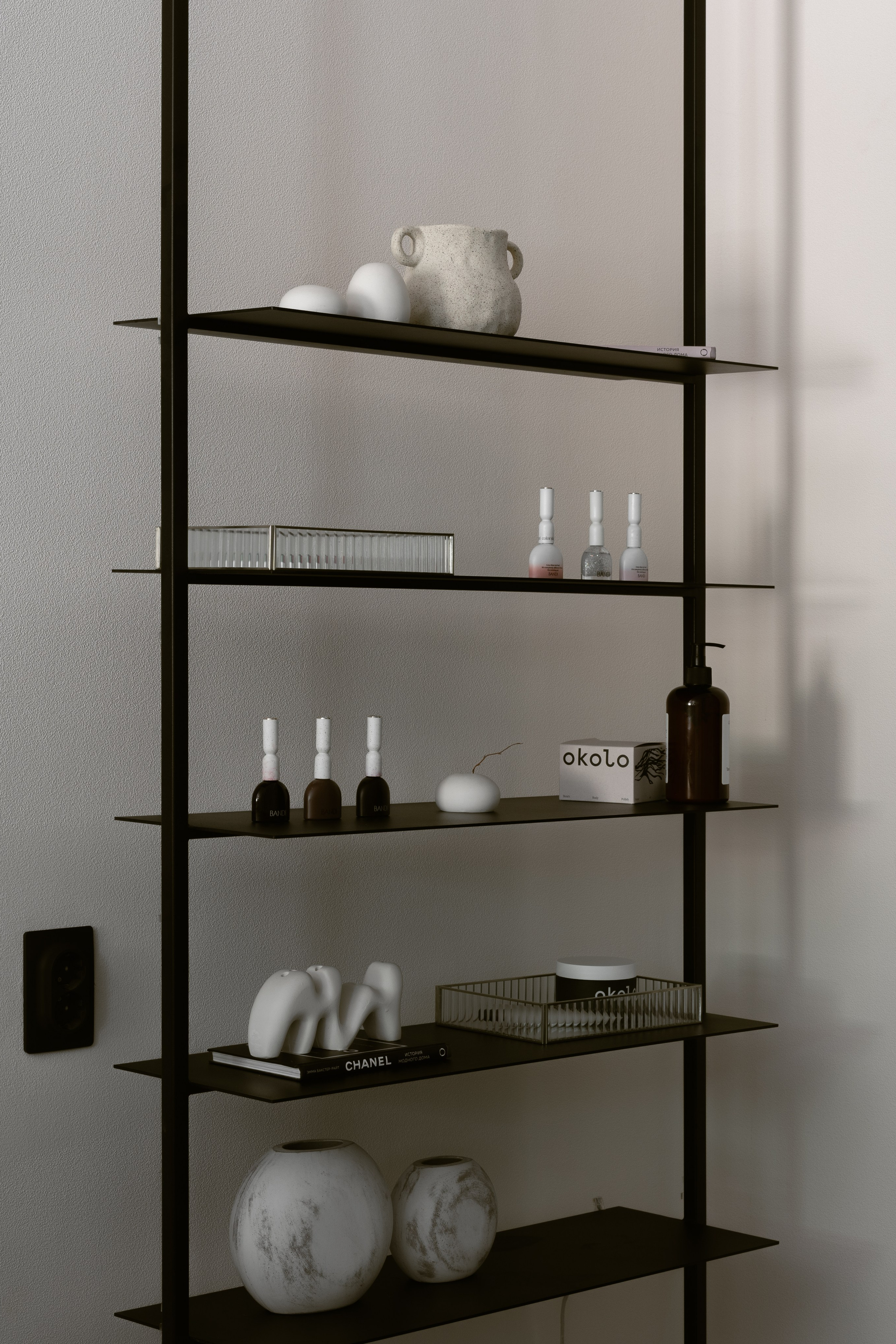 стеллаж для салона красоты 