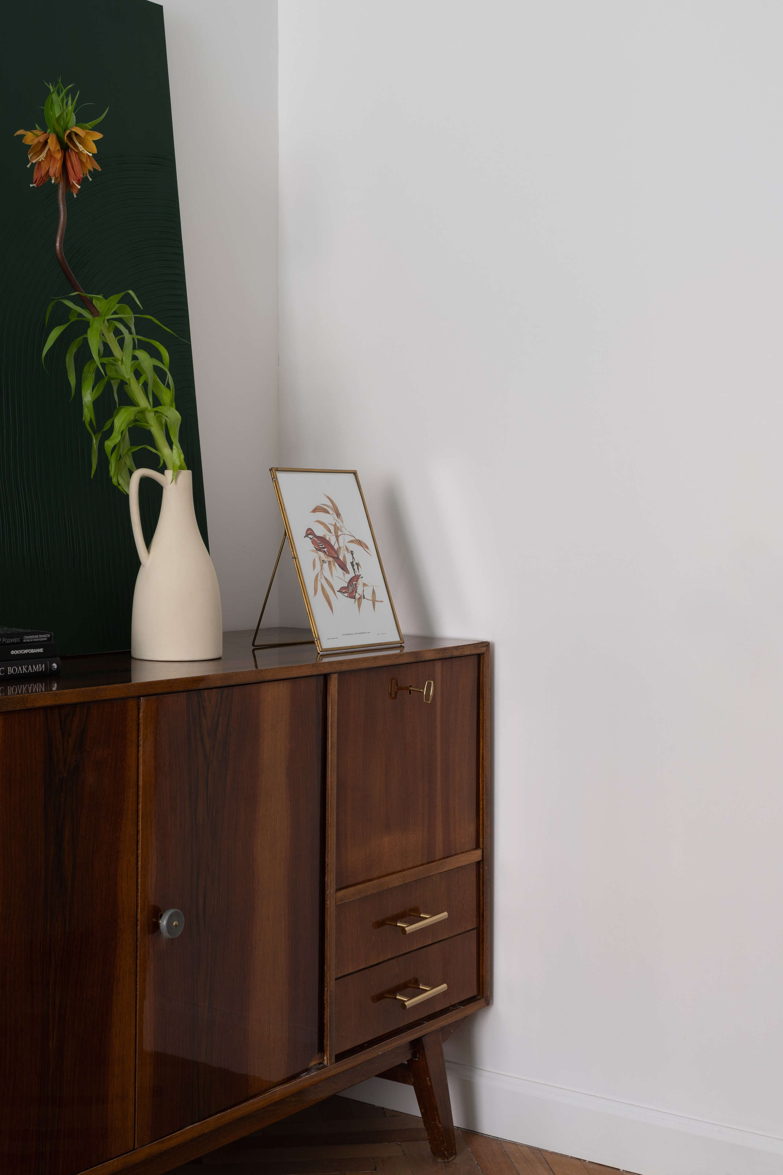 кабинет психолога , интерьерный фотограф Диана Аносова , интерьерная съемка , съемка недвижимости спб  , фотограф интерьеров  , фотограф для дизайнеров, интерьерная фотография , interior photographer , interior photography , real estate survey, psychologist's office, modern classics , современная классика , ретро интерьер , молдинги , ретро шкаф, шкаф ссср, retro interior,дизайн кабинета , дизайн маленькой комнаты , маленький кабинет, стильный кабинет