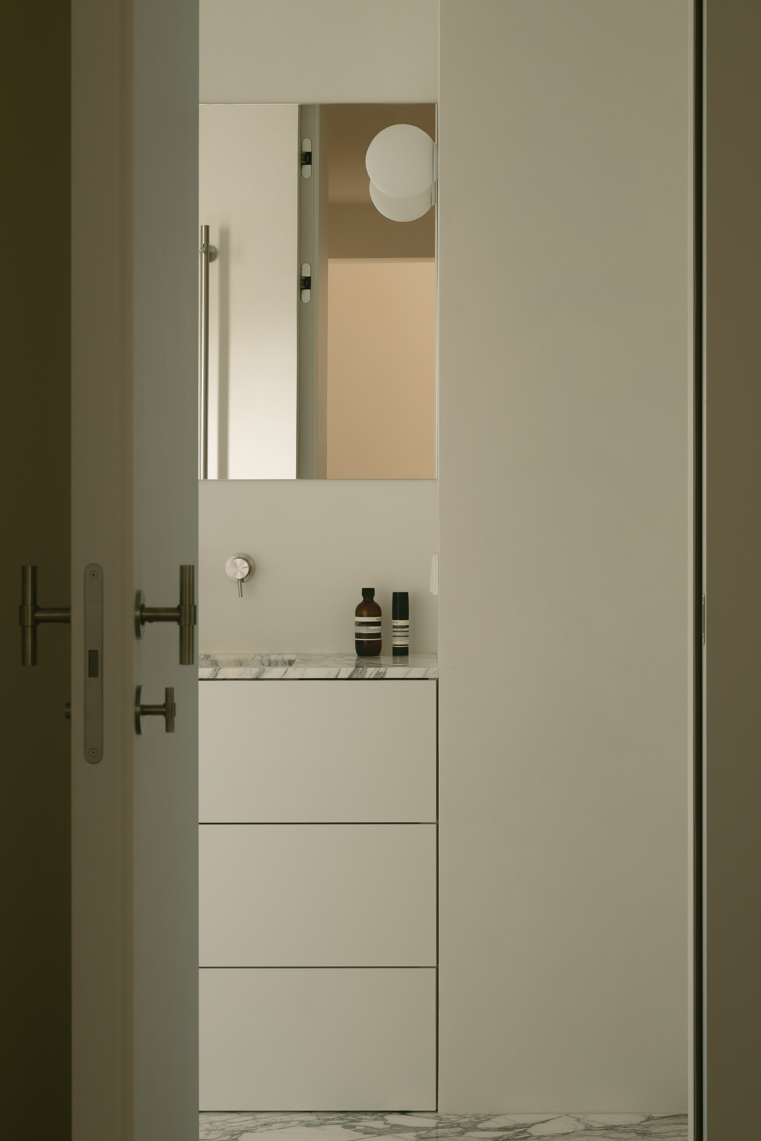 Минималистичная квартира на Васильевском 09.25. Интерьерный фотограф в Санкт-Петербурге Диана Аносова