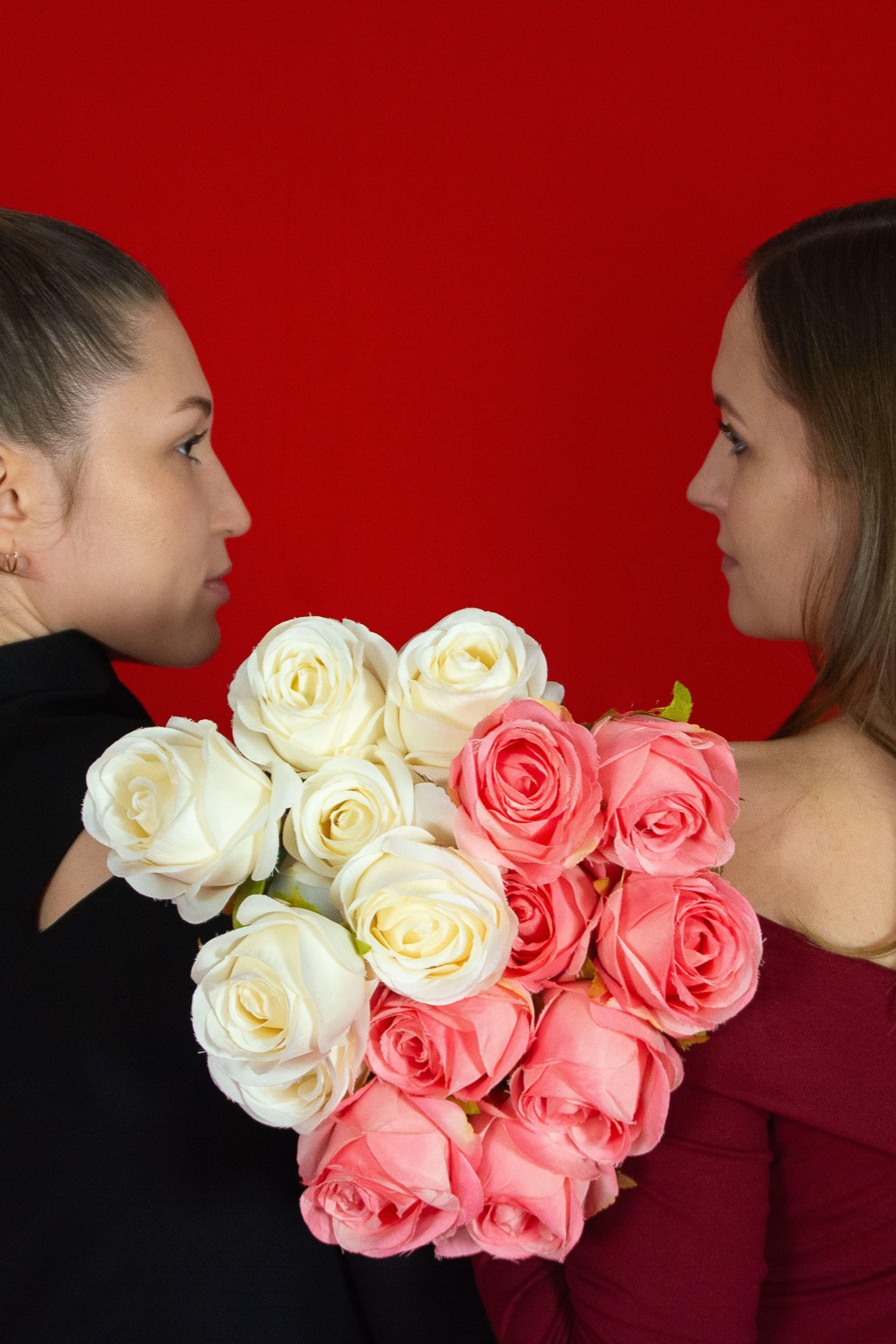 Леди на&nbsp;красном фоне