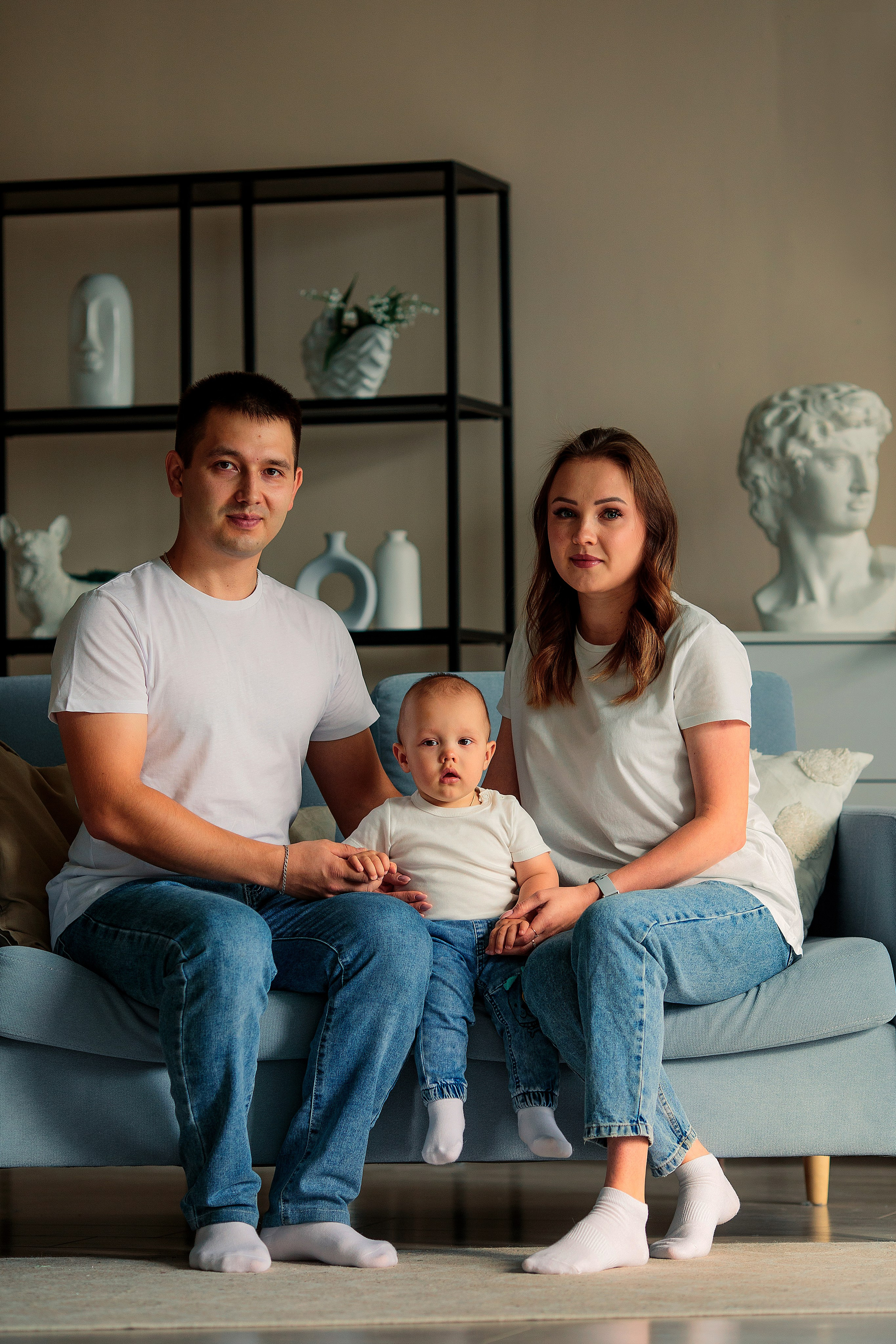 Семейная фотосессия в красивой фотостудии Ижевска