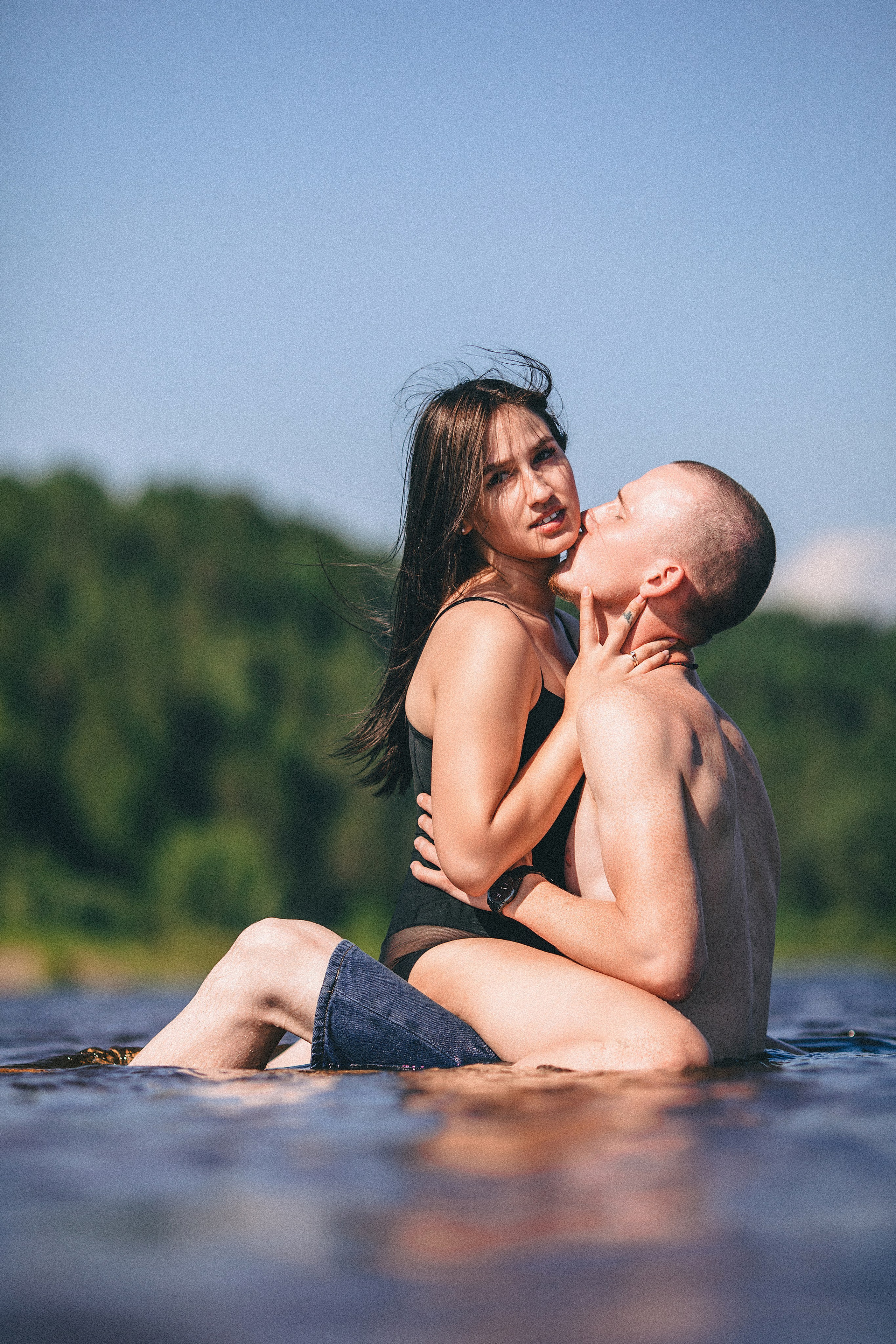 Фотосессия Love Story на берегу реки Камы в селе Гольяны