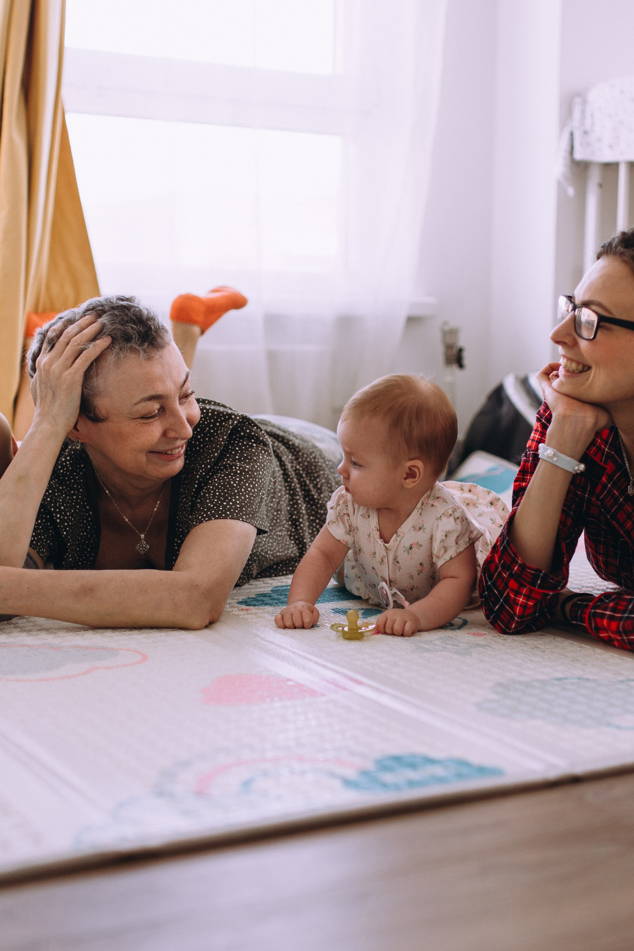 Бабушка Ира, Александр, Анастасия, Анна и&nbsp;Ева