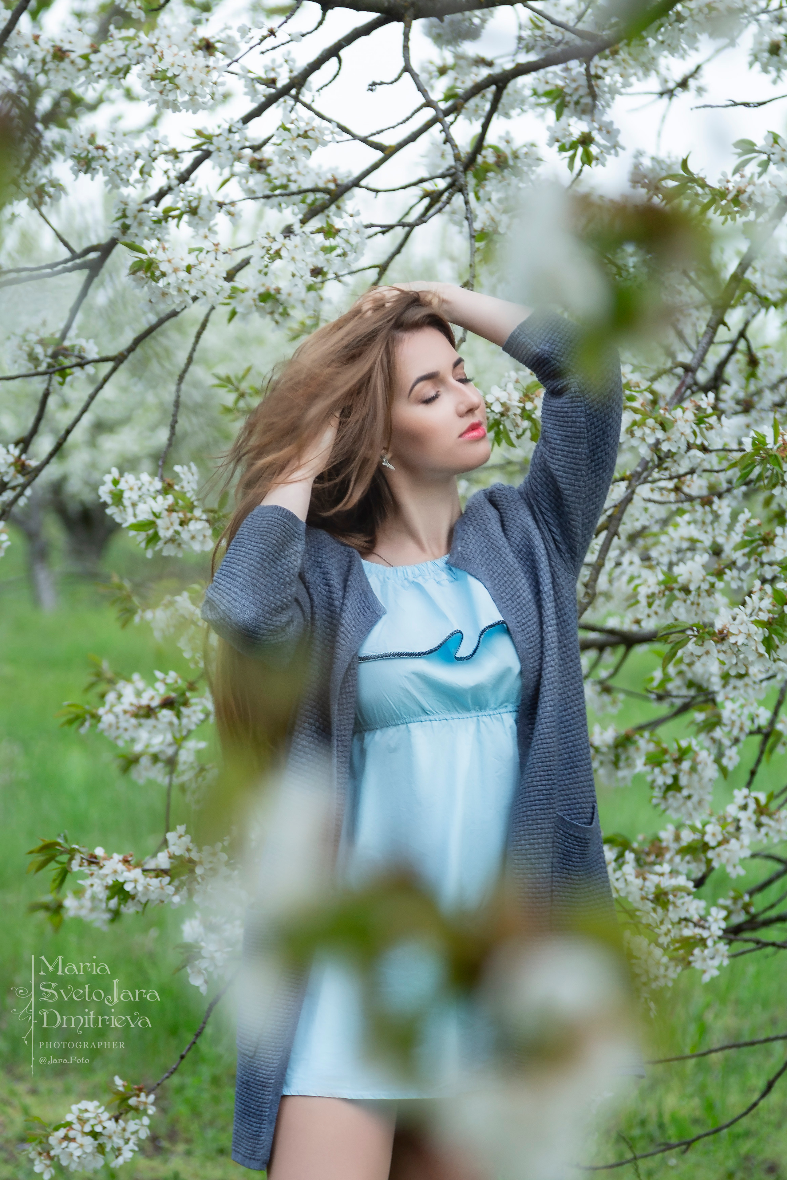 Девушки в цветении (черешневые сады)