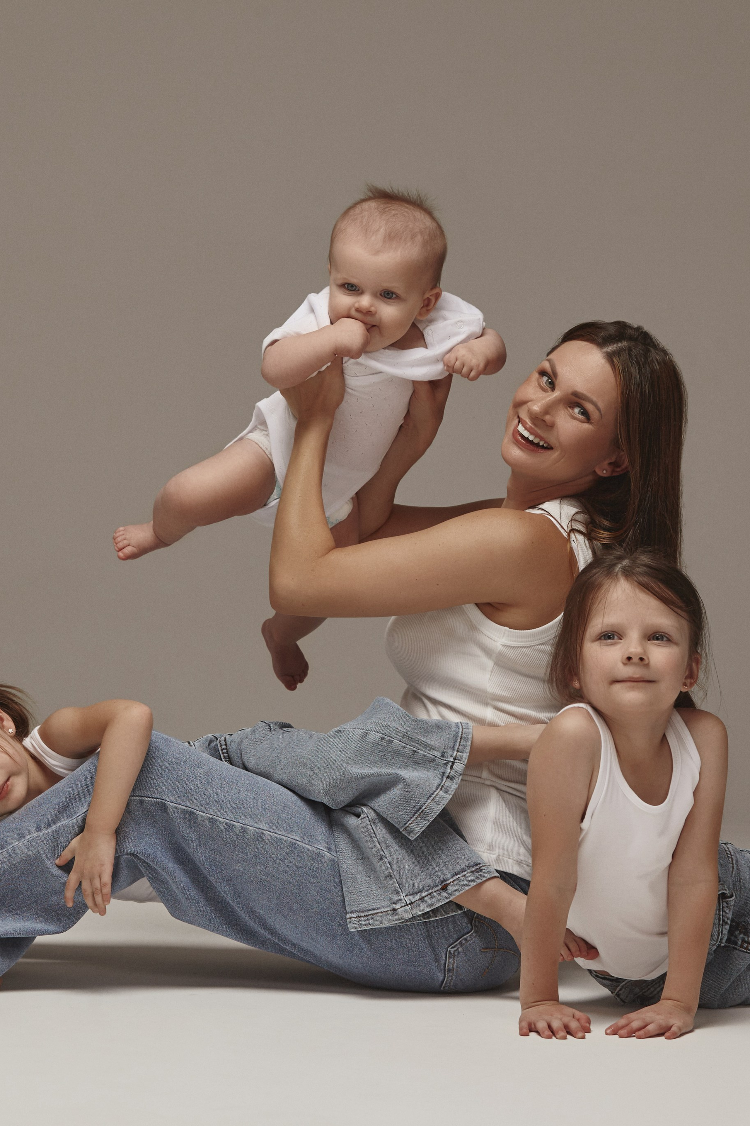 Алена и девочки. Tatya Lushchyk профессиональный фотограф в Минске. Фотосессия беременности и индивидуальные съемки