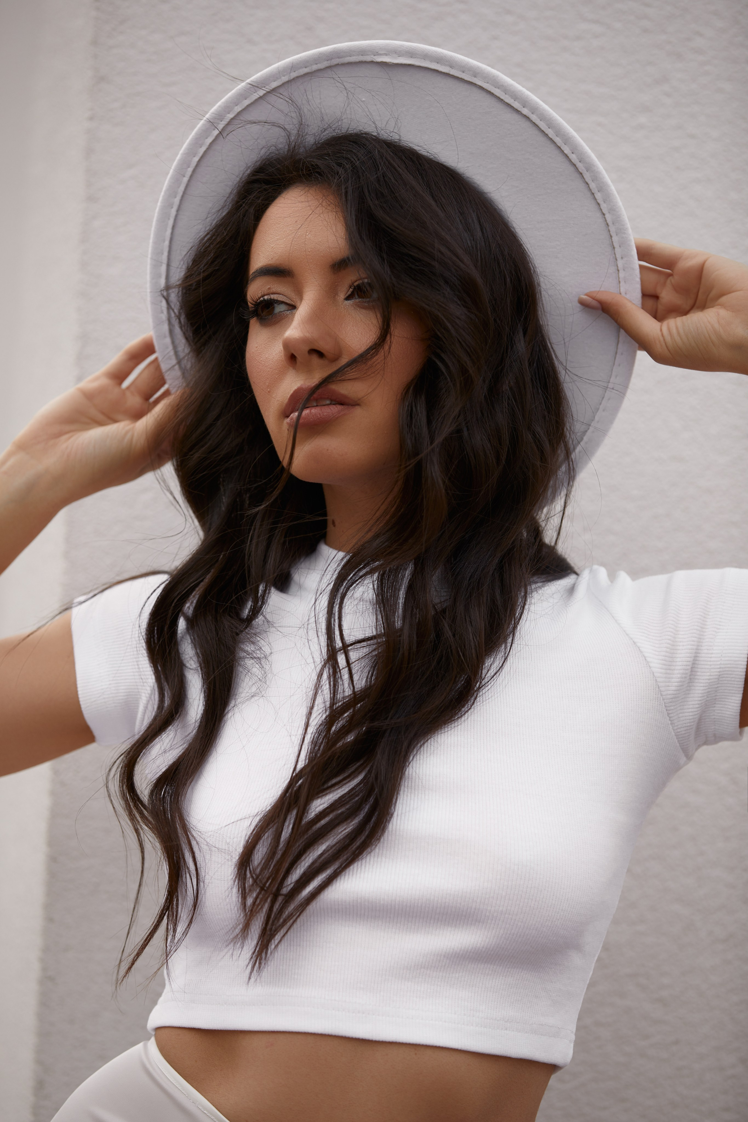 шляпа белая