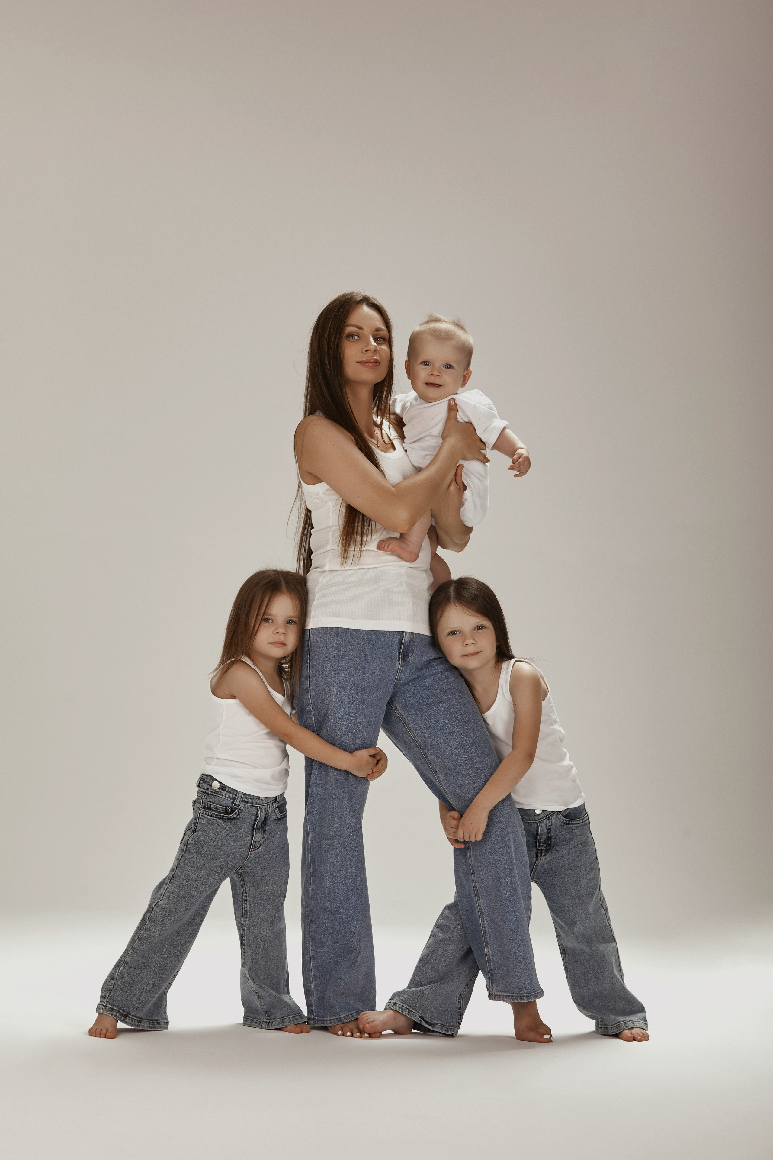 Алена и девочки. Tatya Lushchyk профессиональный фотограф в Минске. Фотосессия беременности и индивидуальные съемки