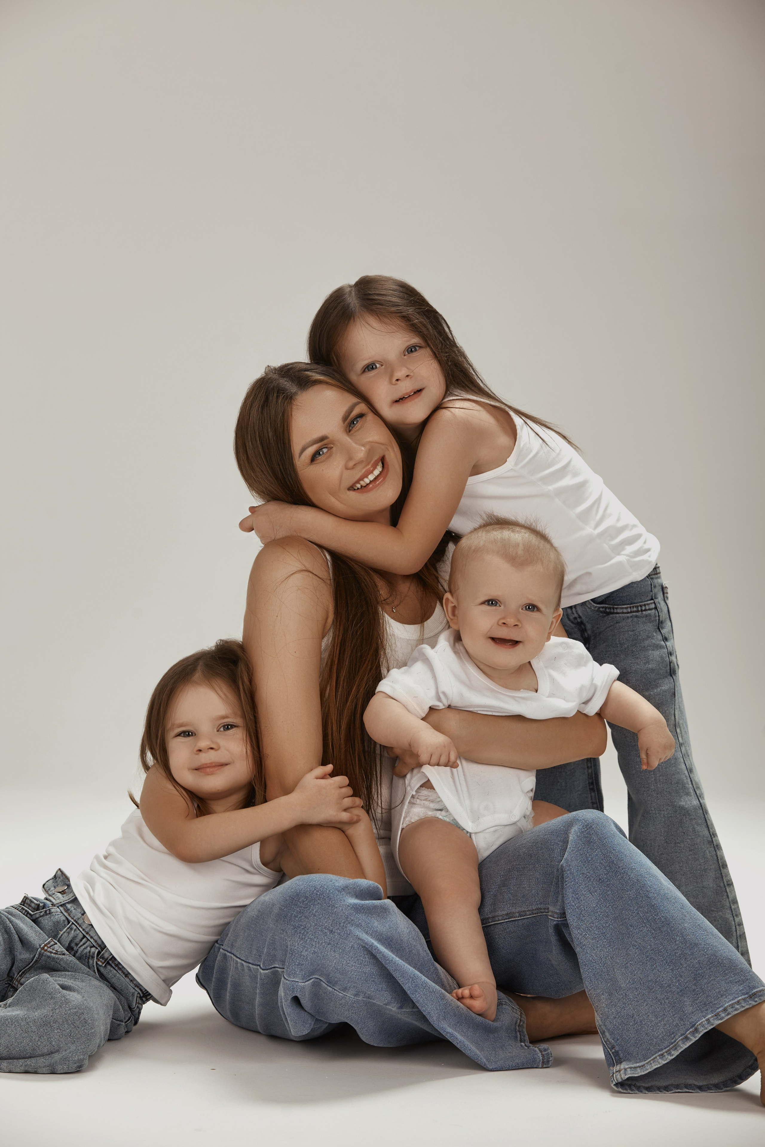 Алена и девочки. Tatya Lushchyk профессиональный фотограф в Минске. Фотосессия беременности и индивидуальные съемки