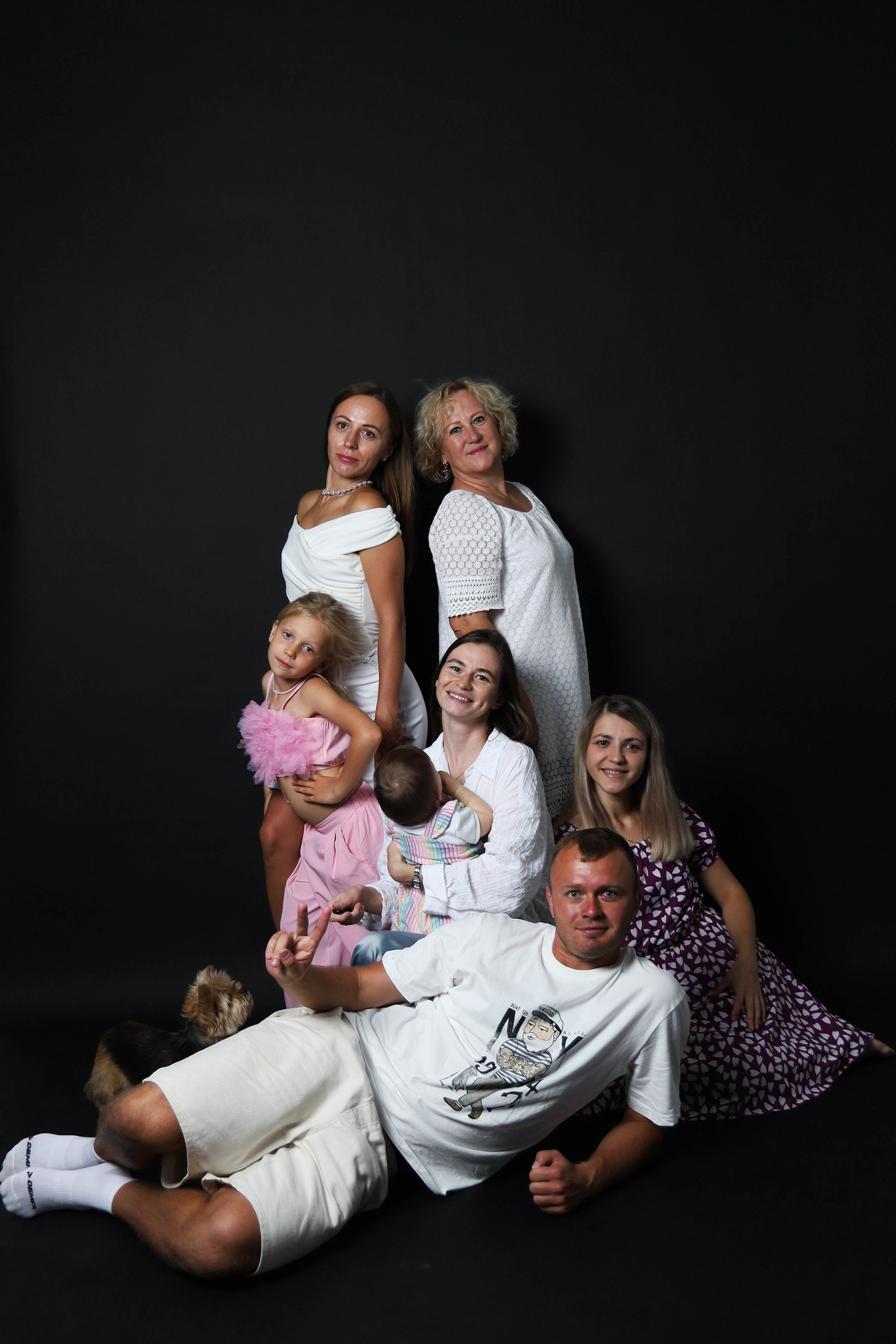 Черный фон цветная