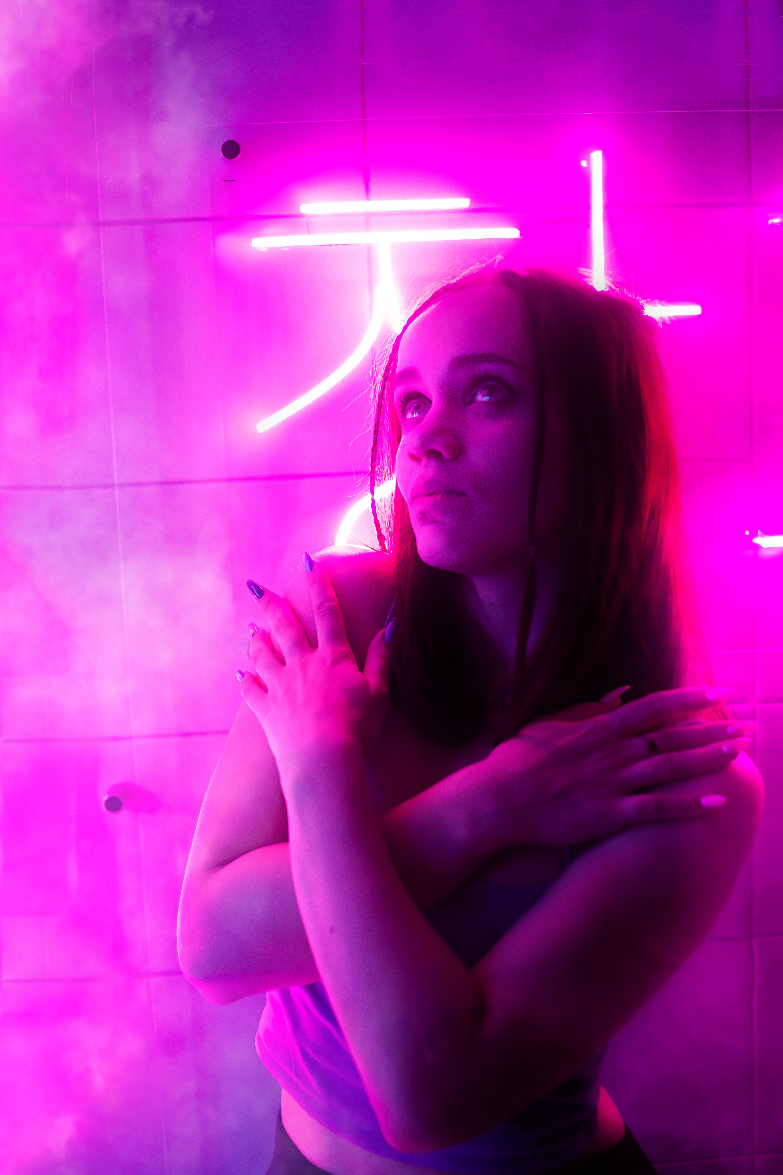 Неоновая ловушка (18+)