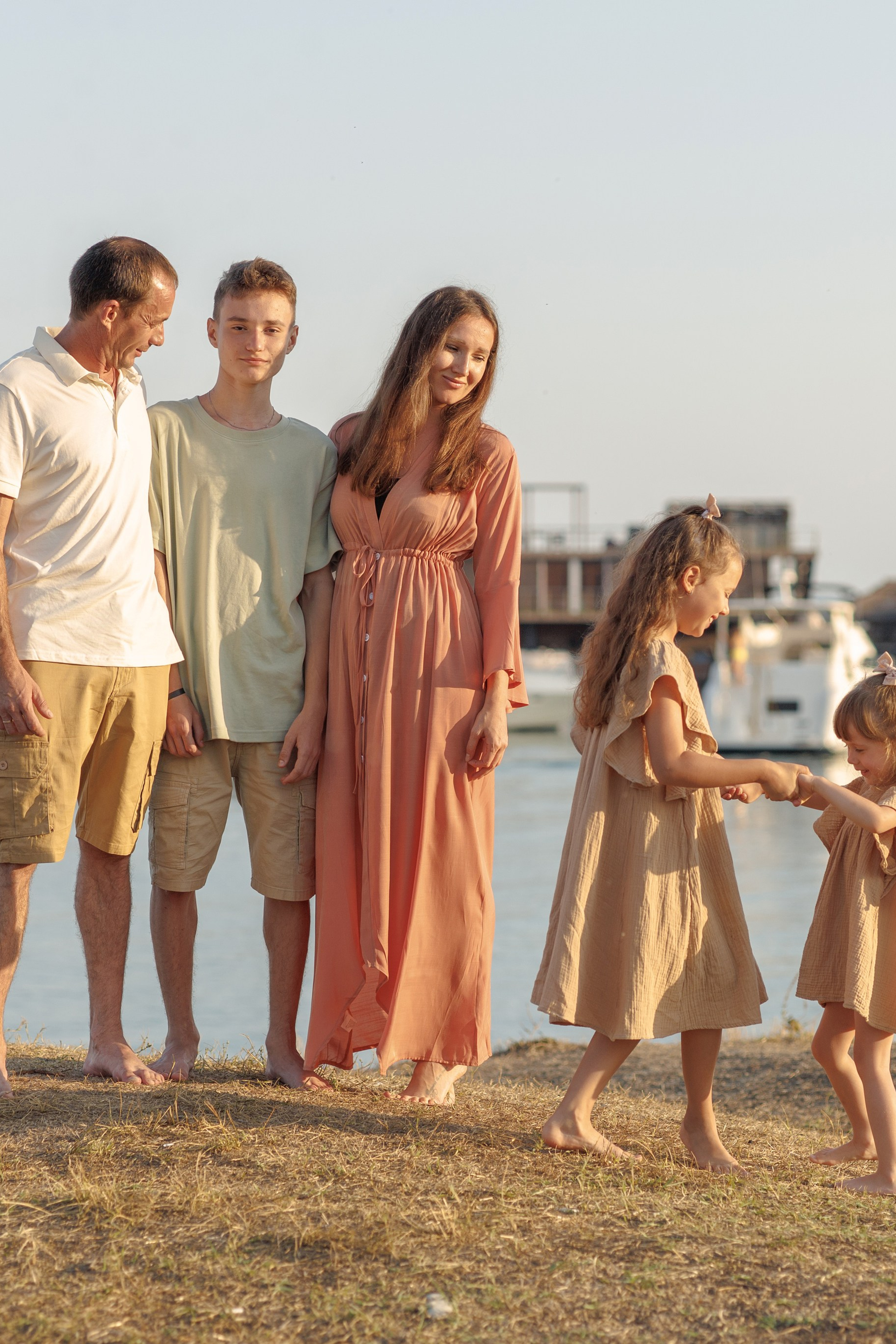 Семейная прогулка на Тонком мысу