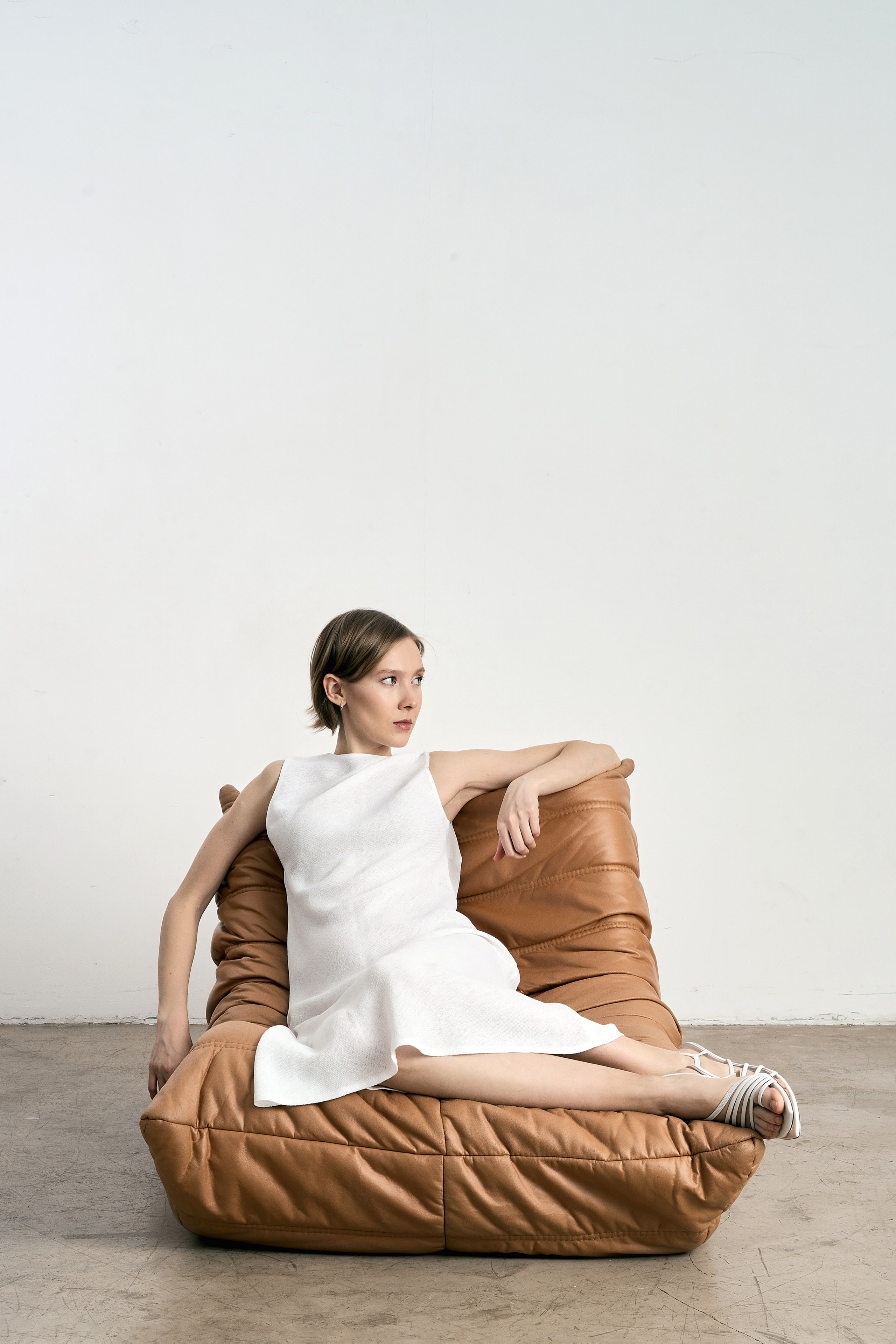 Съемка для бренда минималистичных платьев. Fashion-фотограф в Санкт-Петербурге