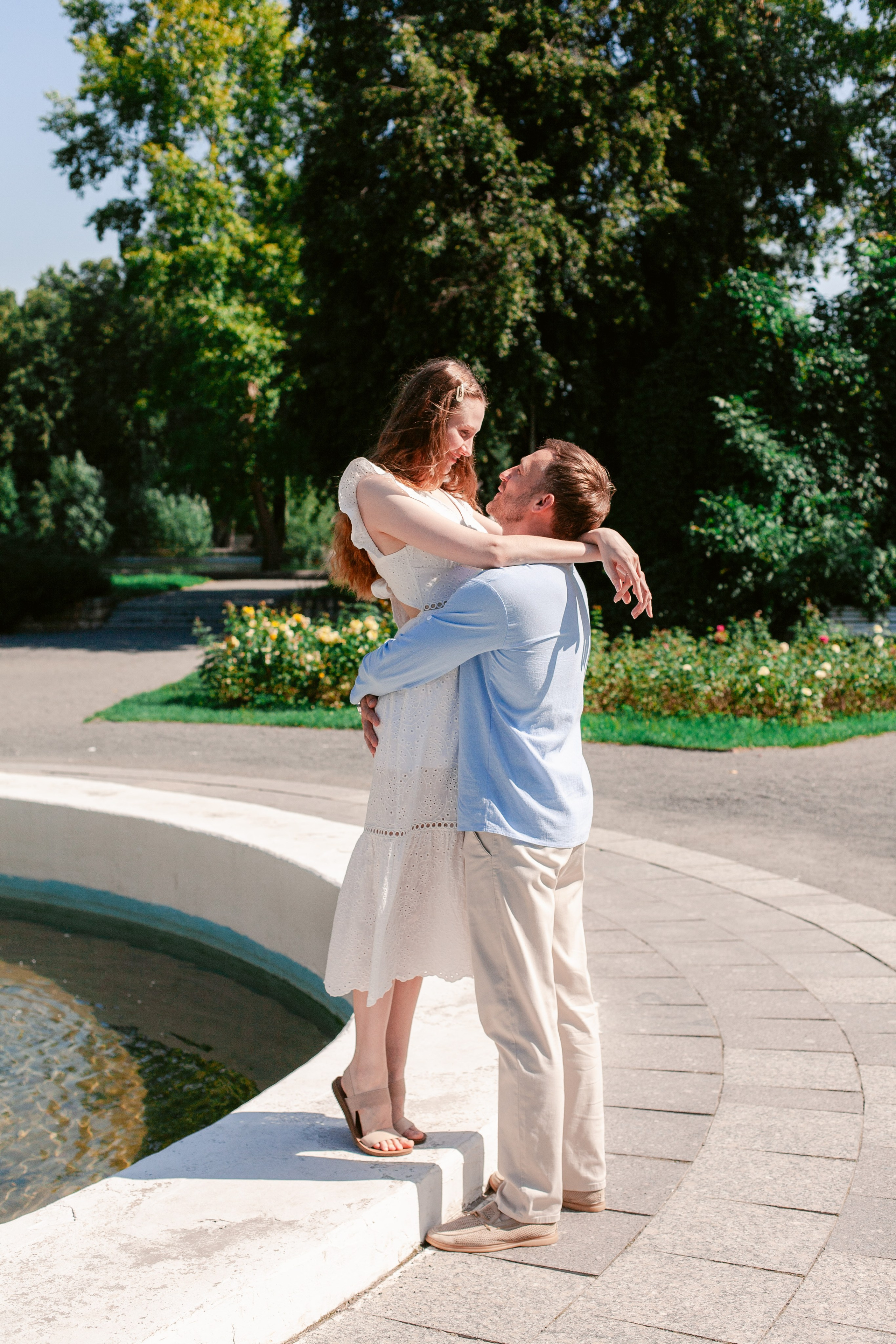 Весеняя лавстори прогулка в парке в Москве, фотограф в Москве