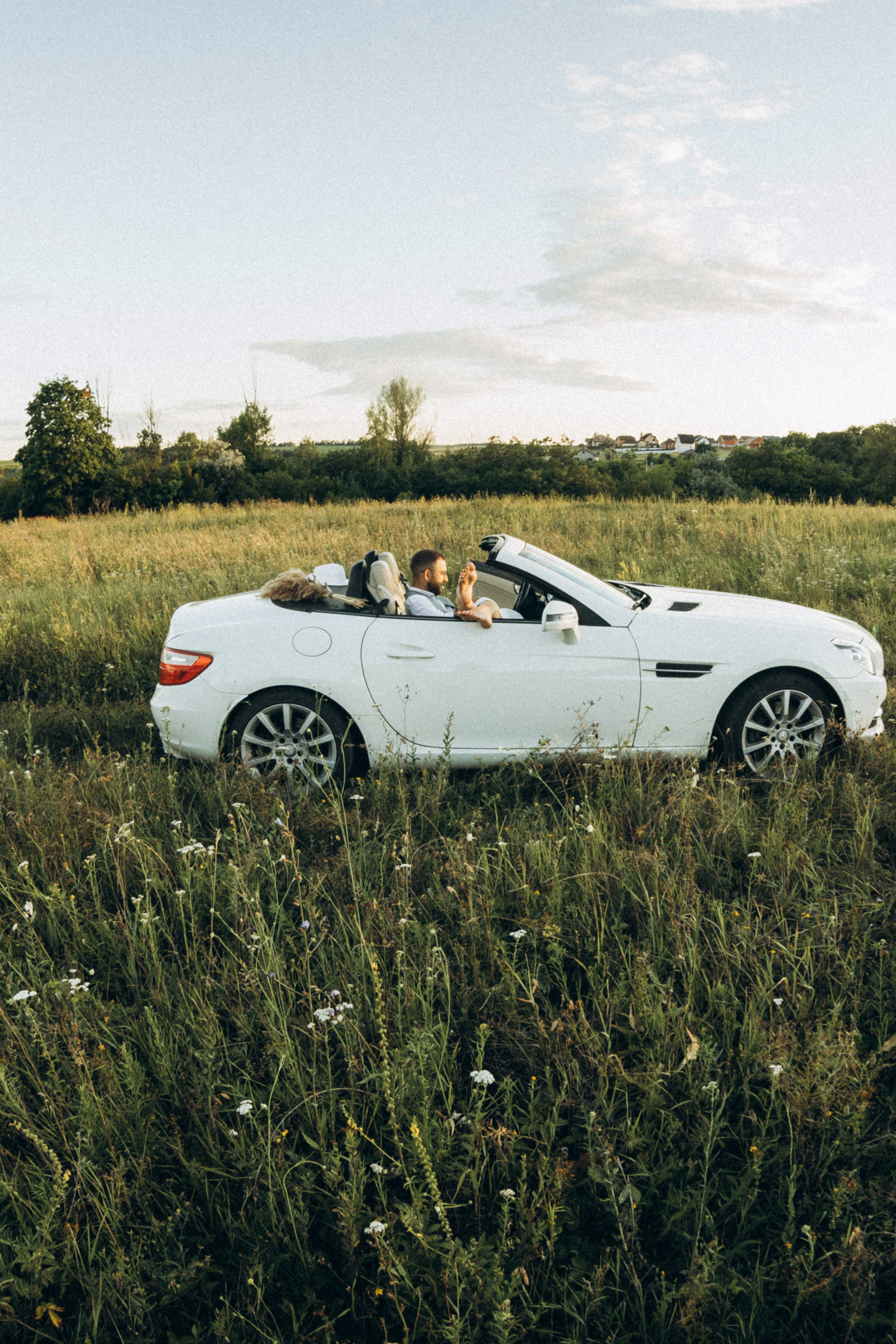 Паша и Юля в кабриолете