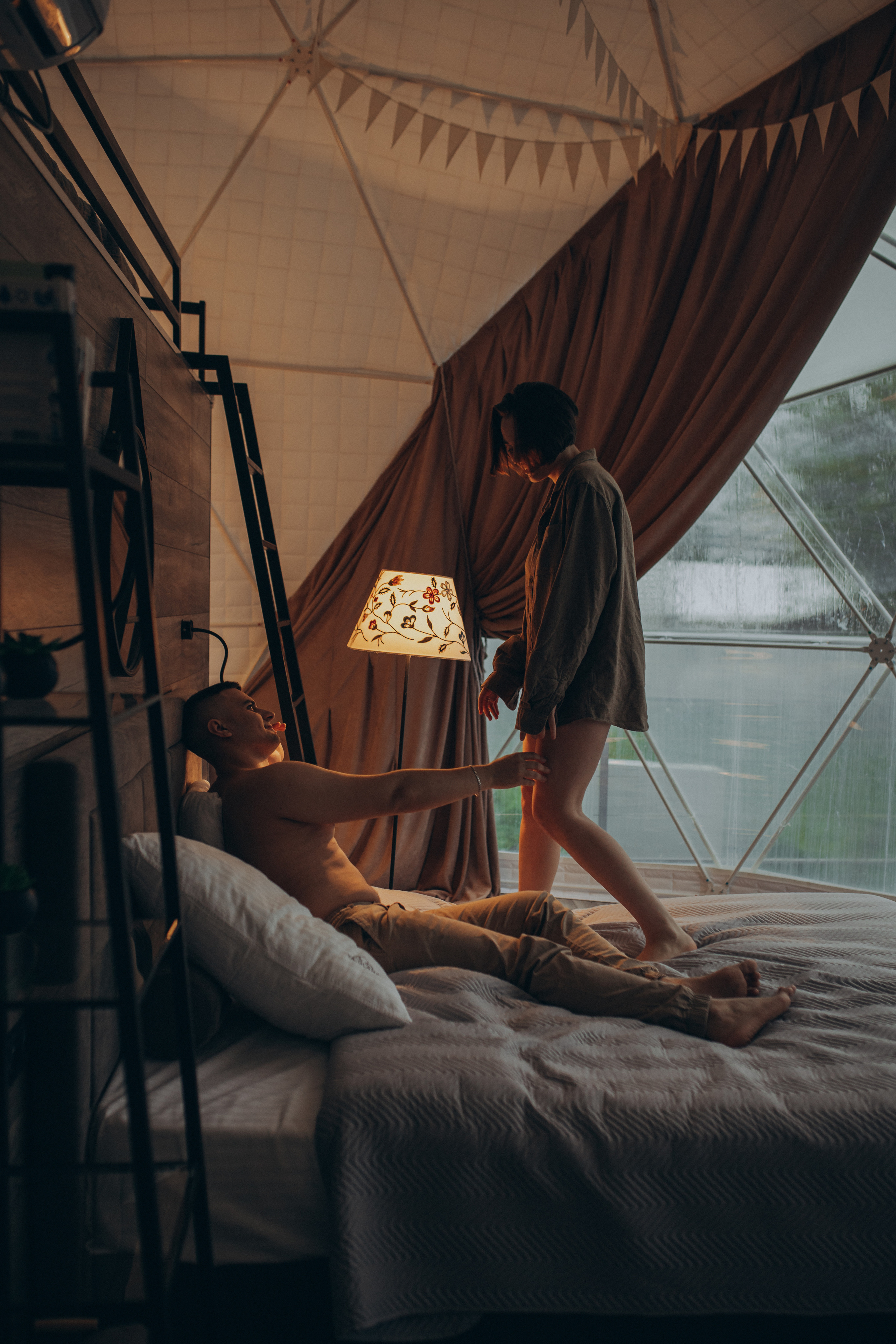 Уютный вечер под дождем Ya Glamp