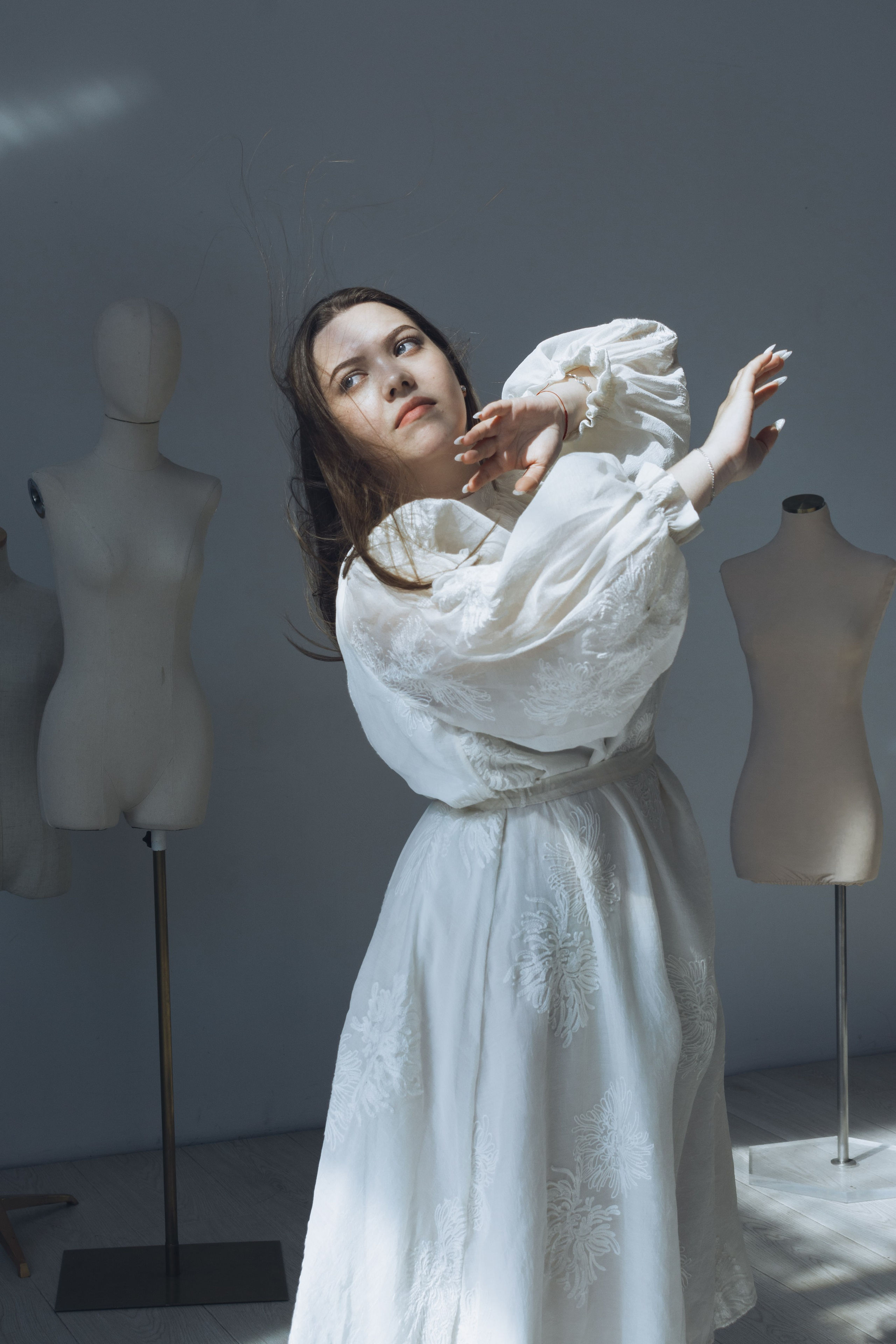 Черное бархатное платье со шлейфом. Фотограф в Москве и Щелково Люся Фоминых