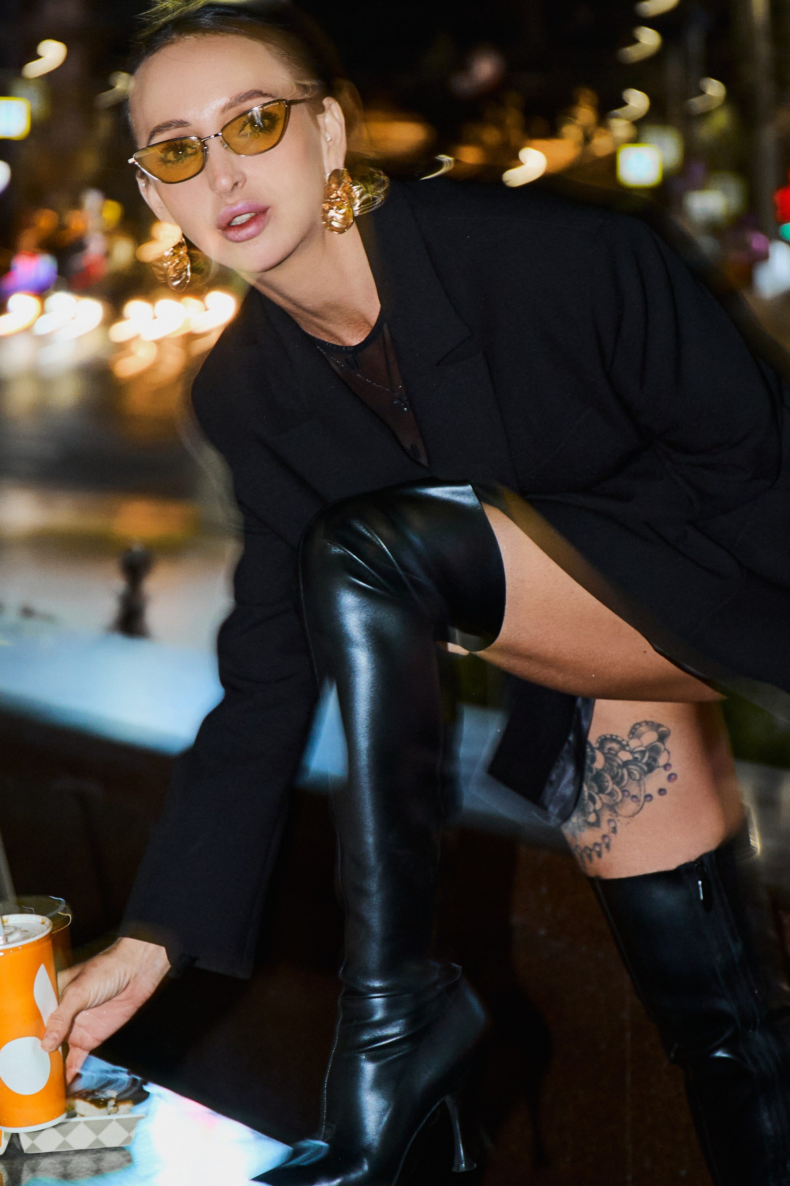 Уличная фотосессия девушки в Калининграде. Fashion-фотограф Екатерина Врублевская Москва. Профессиональная съёмка для брендов, женщин и мужчин не моделей