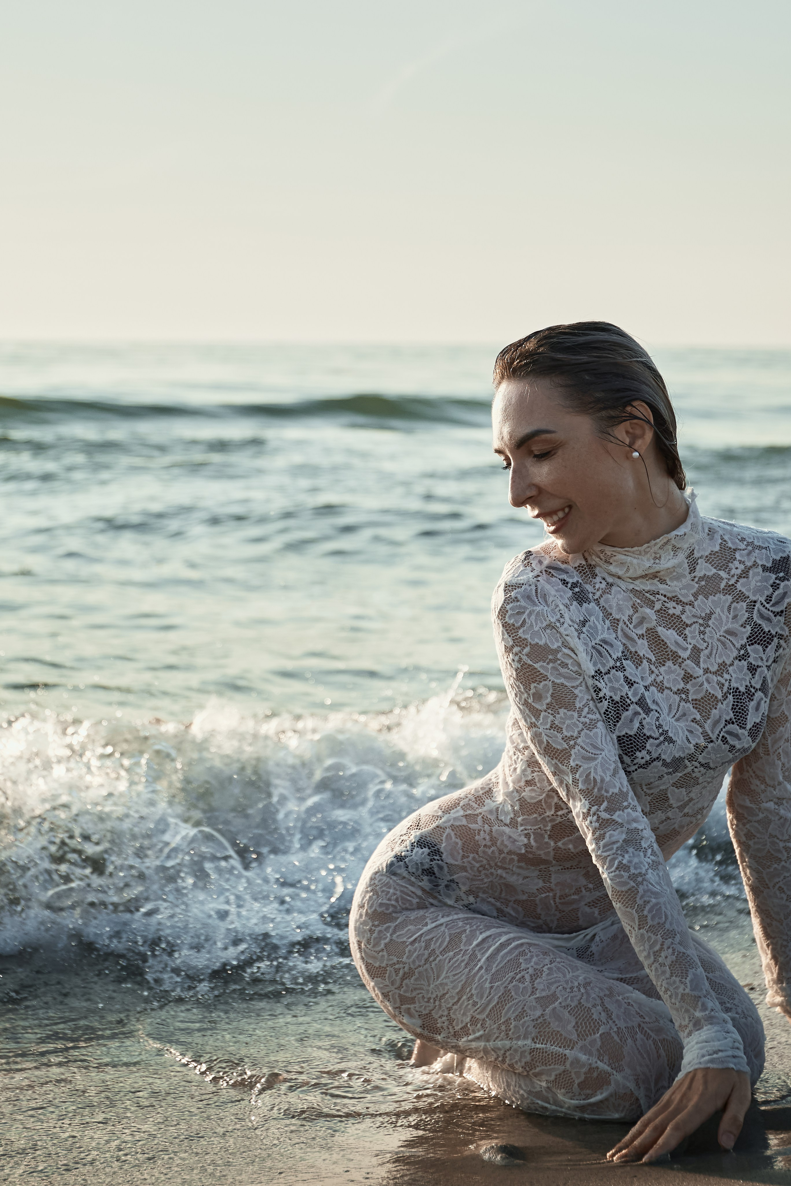 Уличная фотосессия девушки в Калининграде. Fashion-фотограф Екатерина Врублевская Москва. Профессиональная съёмка для брендов, женщин и мужчин не моделей